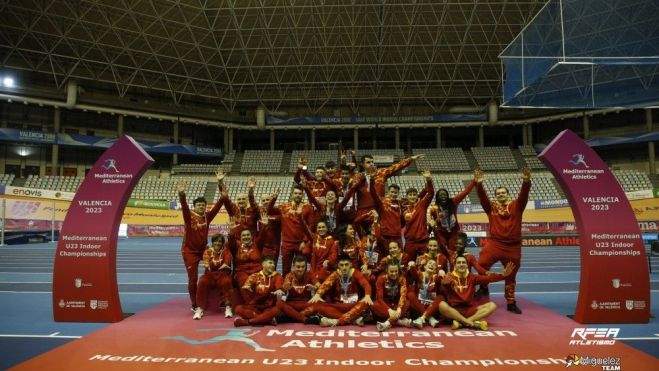 La expedición española en Valencia, al completo. Foto: RFEA La expedición española en Valencia, al completo. Foto: RFEA