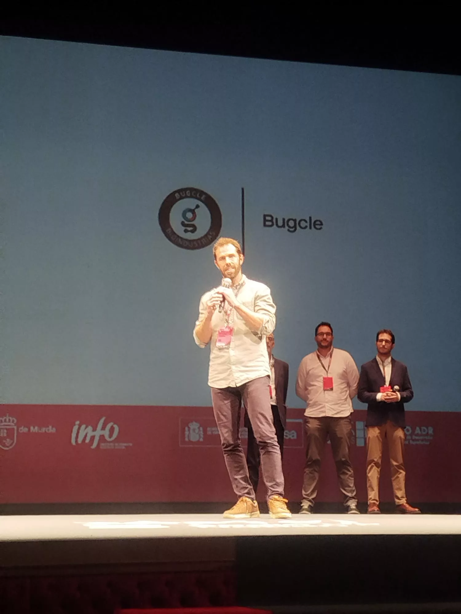 Javier Luis durante su alocución Javier Luis durante su alocución