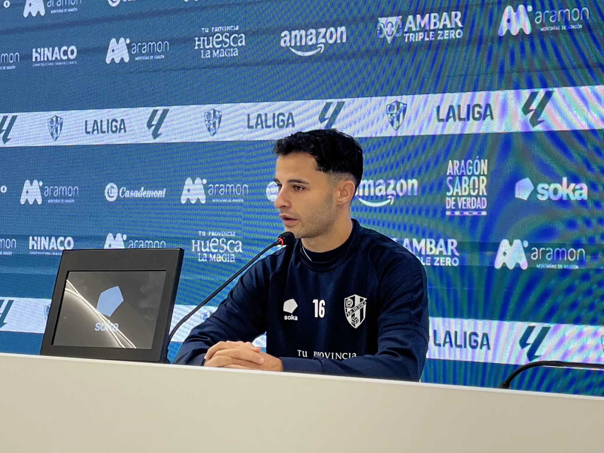 Jesús Álvarez lo tiene claro: "Seguro que esta semana vemos una mejor versión del Huesca". Foto: Adri Mora