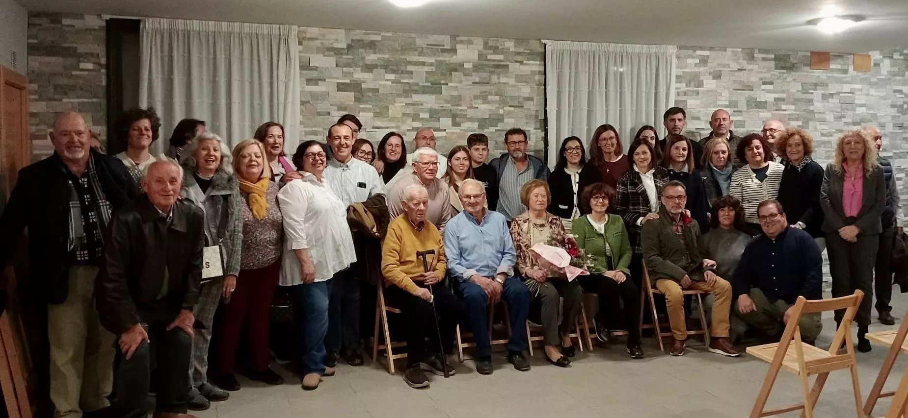 Tabernas de Isuela inaugura el tributo a las mujeres que sostienen la vida rural con el homenaje a Mª Nieves Guarga.