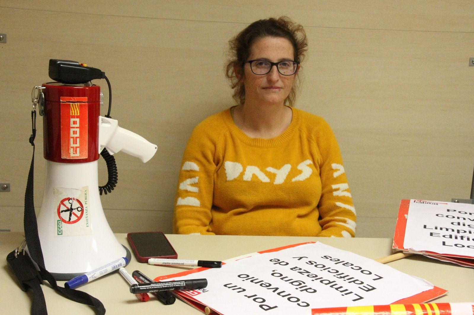 Irene Lázaro. Limpiadoras, de imprescindibles a "no valer nada"