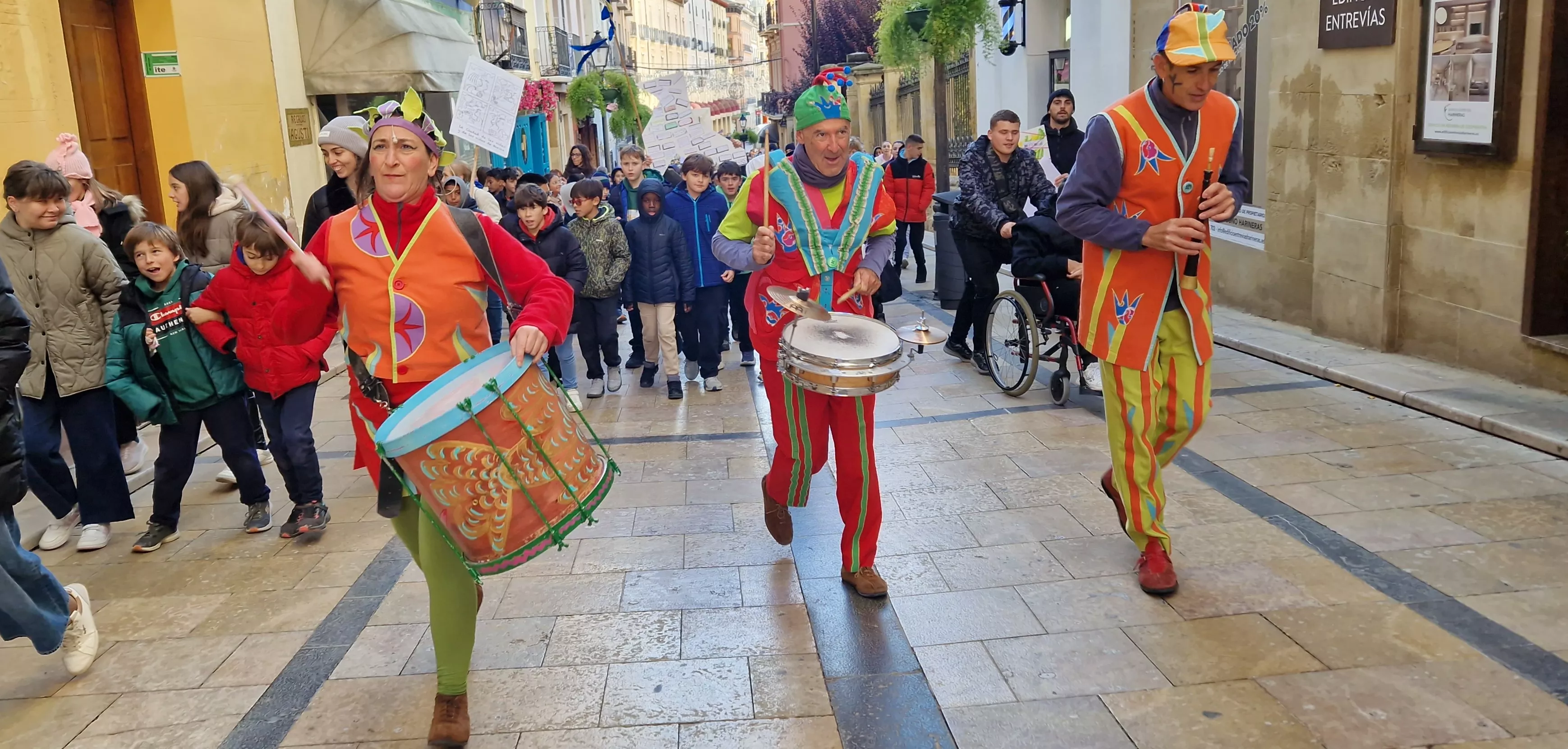 Celebración de la Convención de los Derechos del Niño en la plaza López Allué. Foto Myriam Martínez