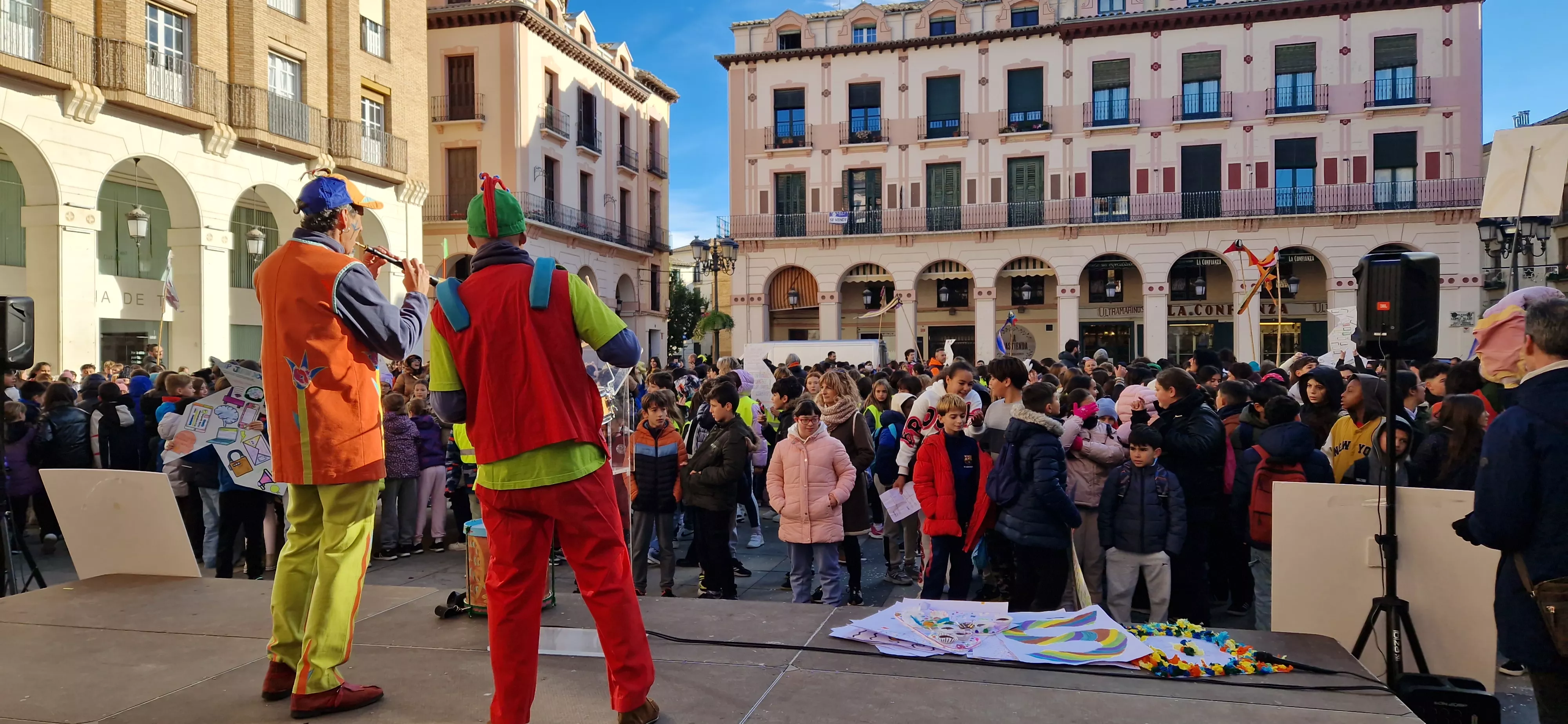 Celebración de la Convención de los Derechos del Niño en la plaza López Allué. Foto Myriam Martínez