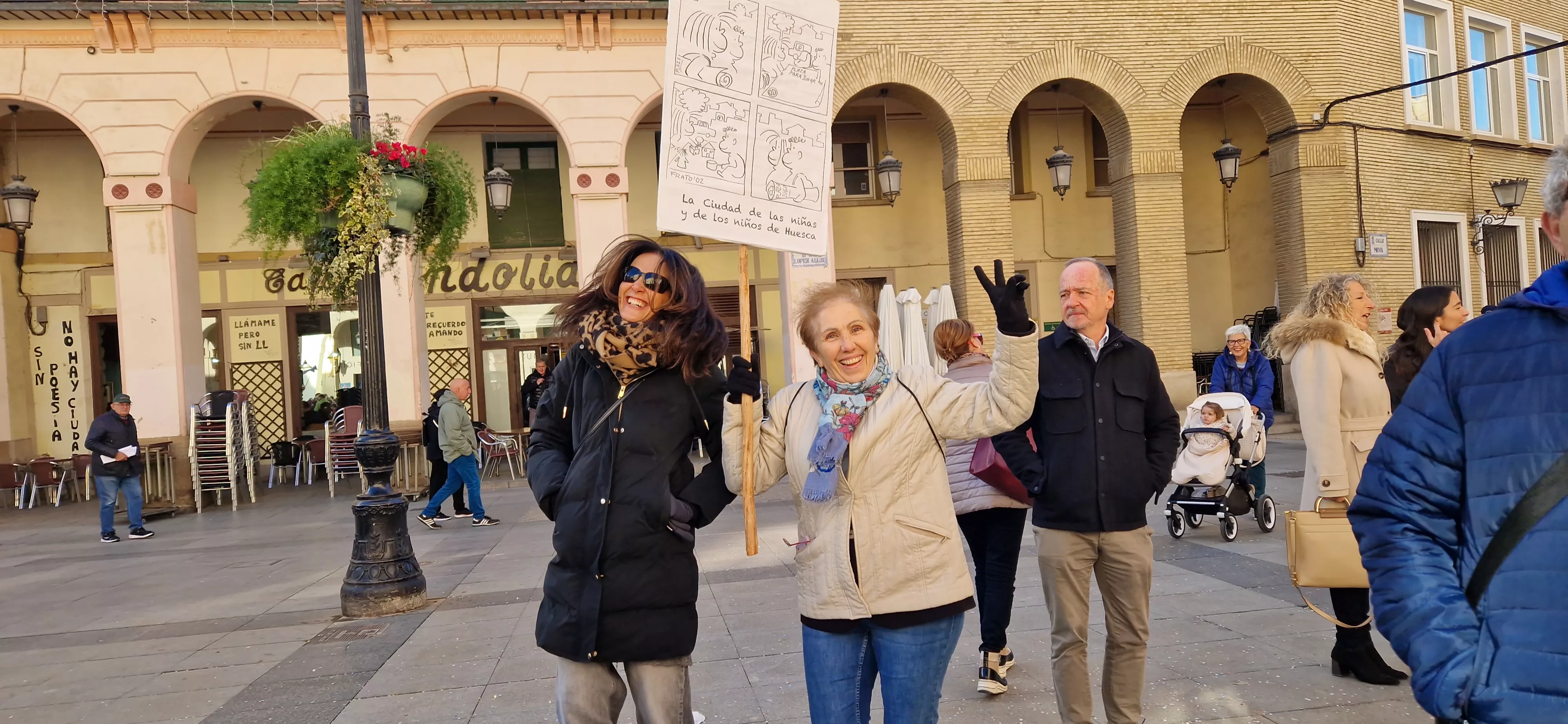 Celebración de la Convención de los Derechos del Niño en la plaza López Allué. Foto Myriam Martínez