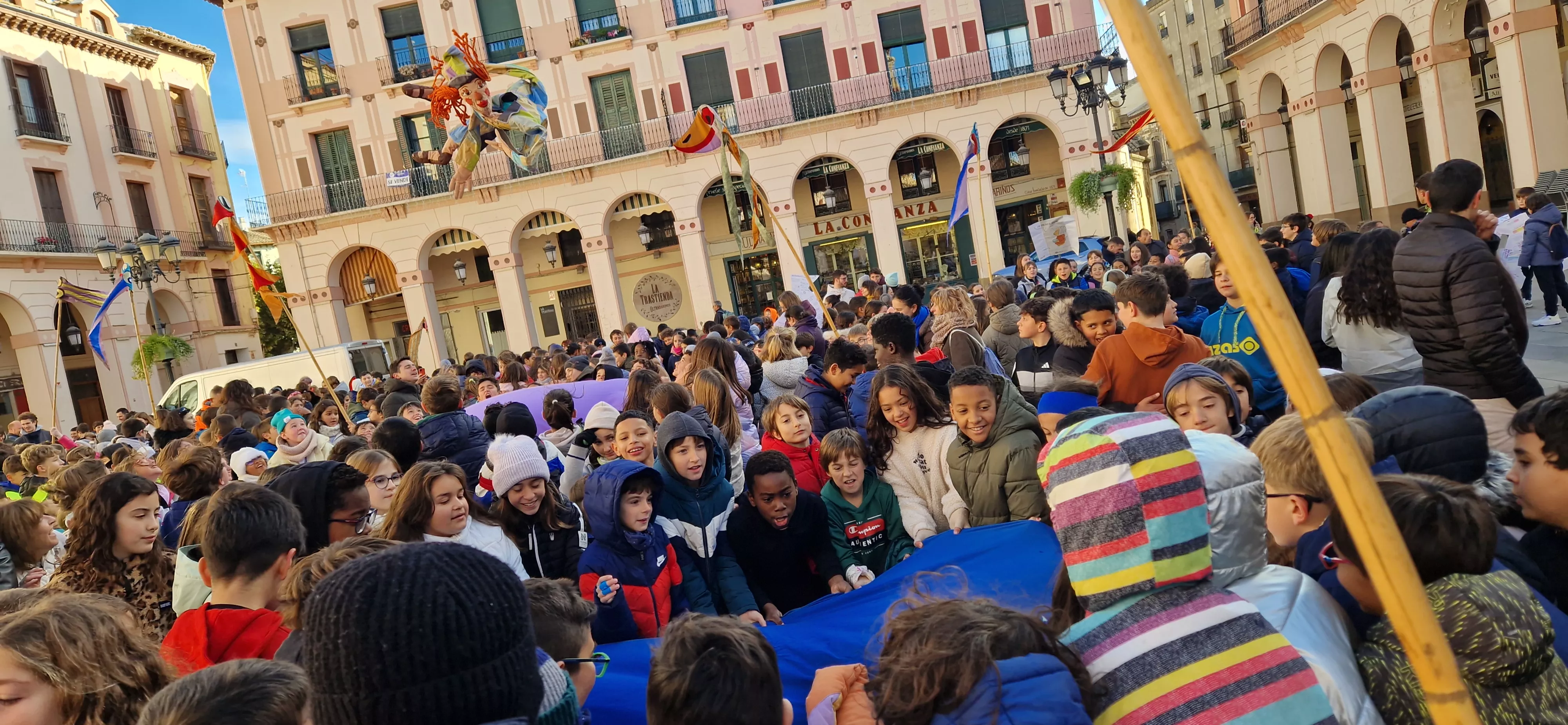 Celebración de la Convención de los Derechos del Niño en la plaza López Allué. Foto Myriam Martínez