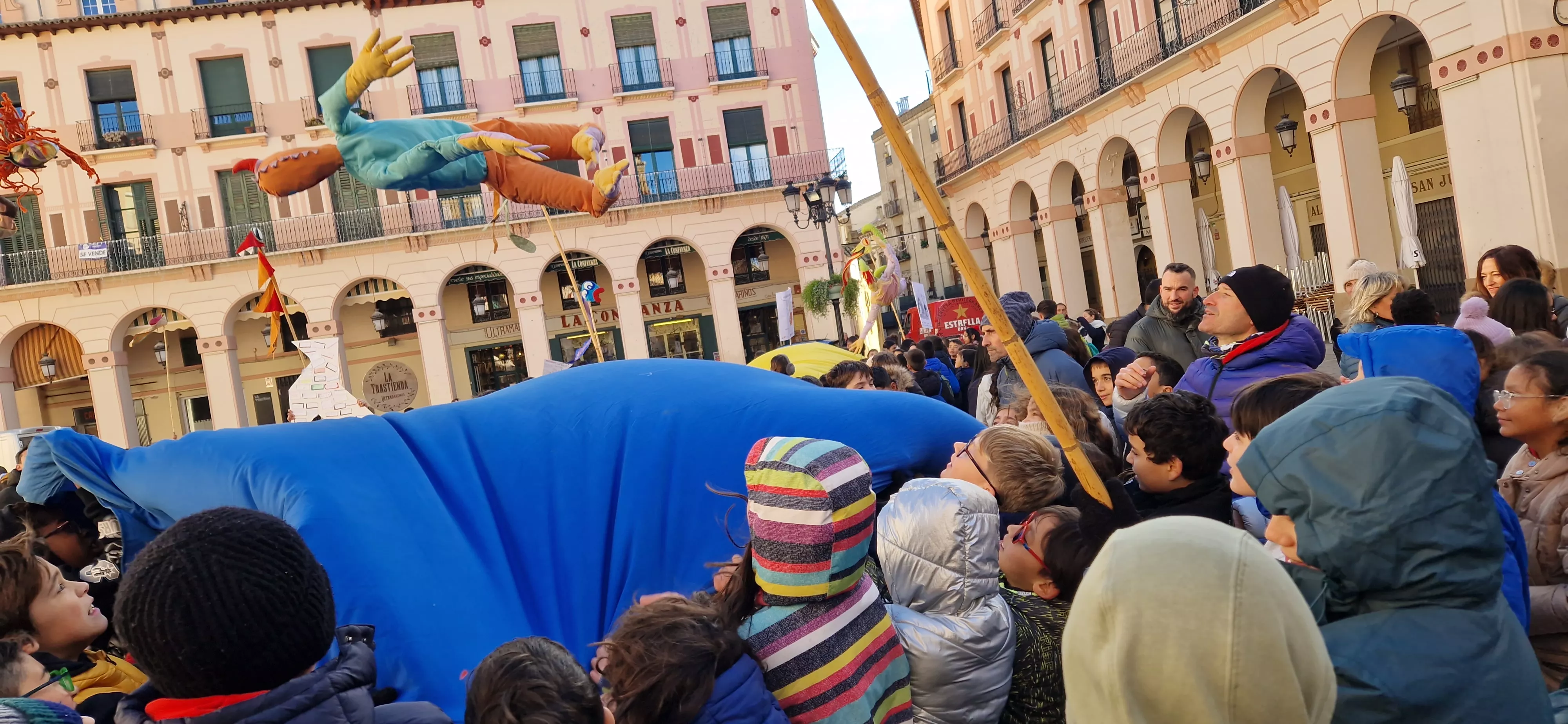Celebración de la Convención de los Derechos del Niño en la plaza López Allué. Foto Myriam Martínez