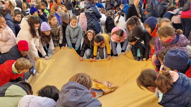 Celebración de la Convención de los Derechos del Niño en la plaza López Allué. Foto Myriam Martínez