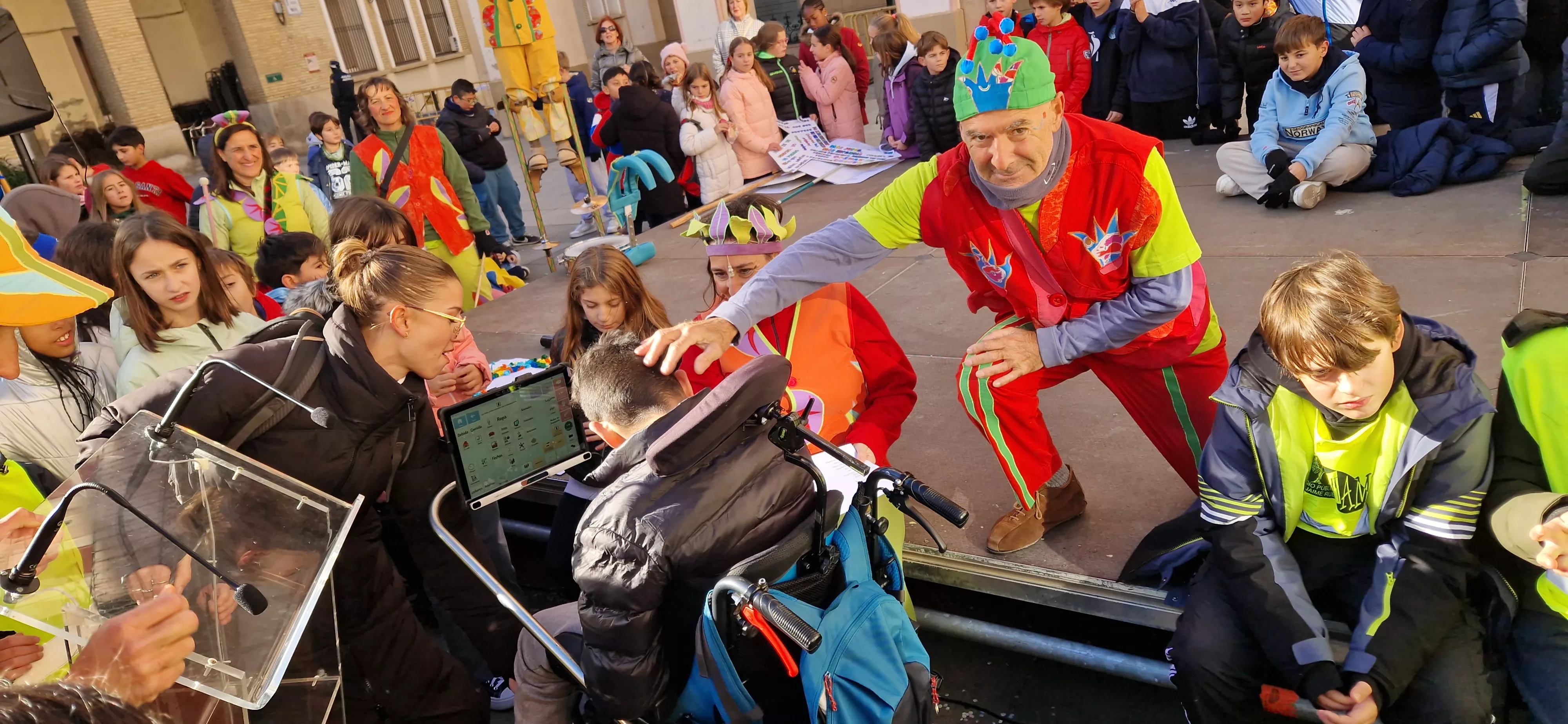 Celebración de la Convención de los Derechos del Niño en la plaza López Allué. Foto Myriam Martínez