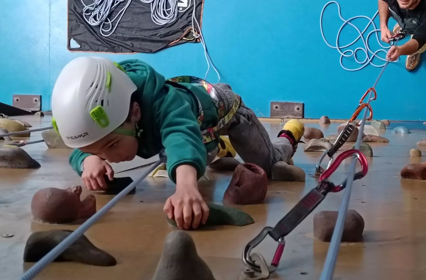 El Club de Montaña Nabaín organiza un nuevo taller de escalada en rocódromo para niños y niñas. El Club de Montaña Nabaín organiza un nuevo taller de escalada en rocódromo para niños y niñas.