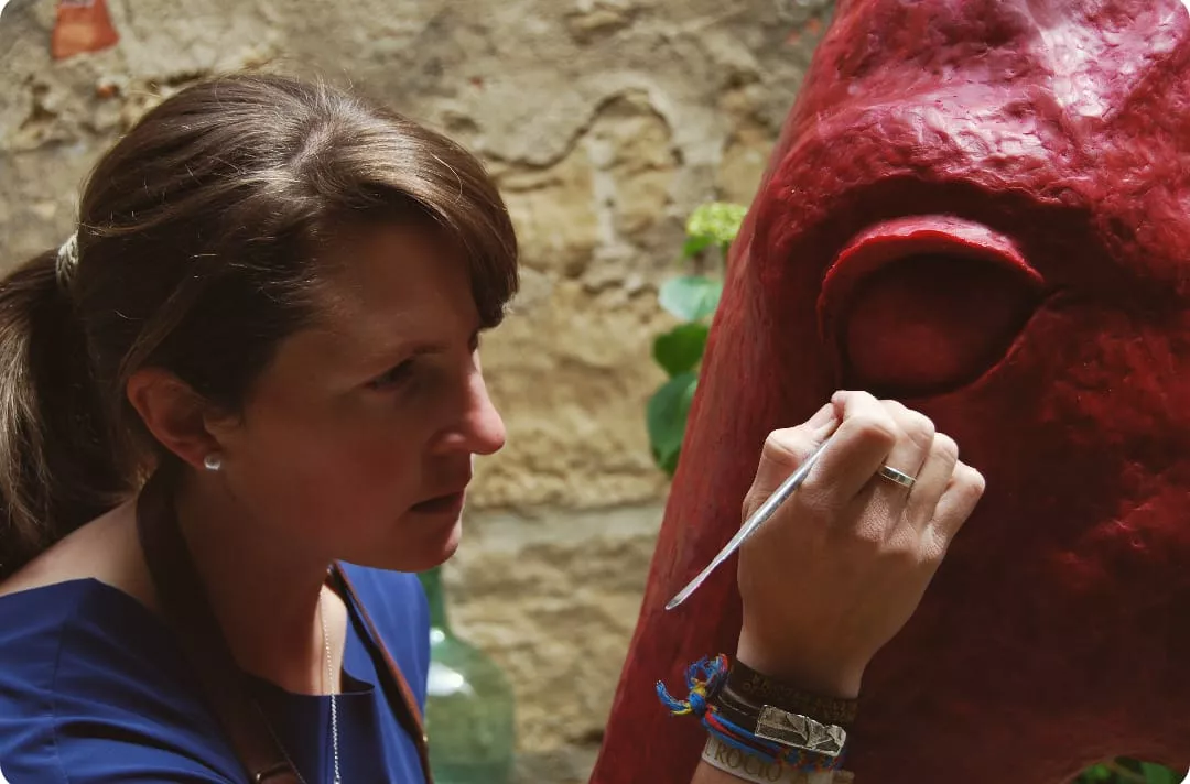  Carlota Sarvisé, en pleno proceso creativo. Foto Lis Rodenas