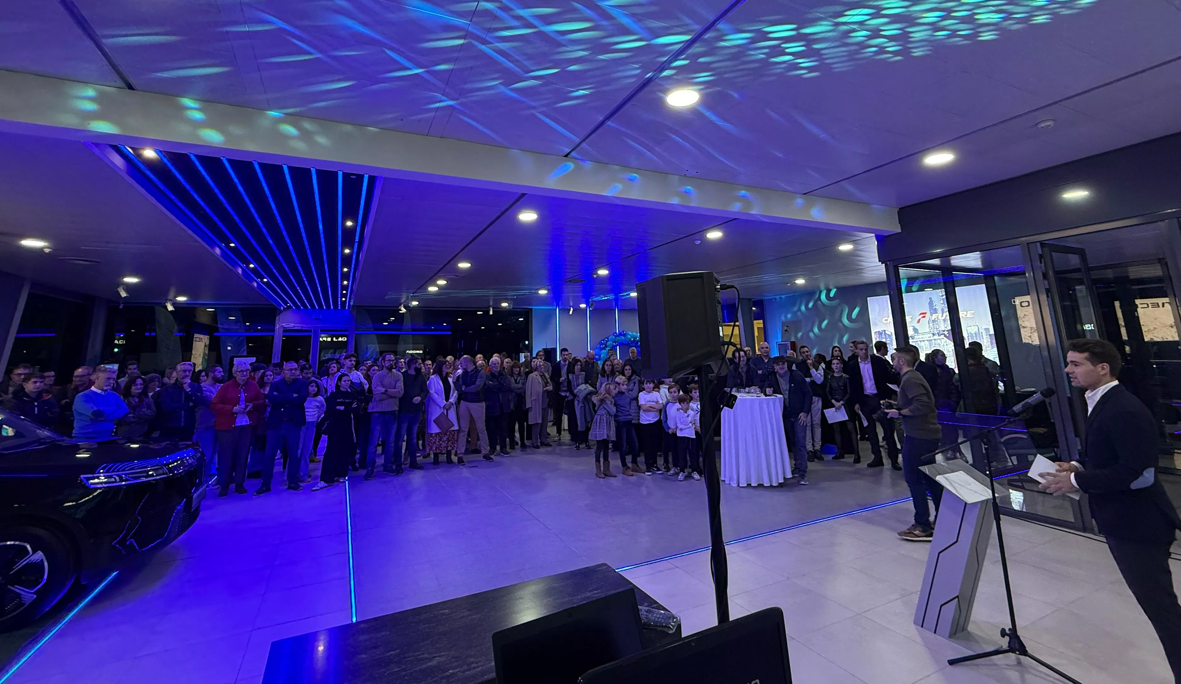 Público en el evento de Tumasa