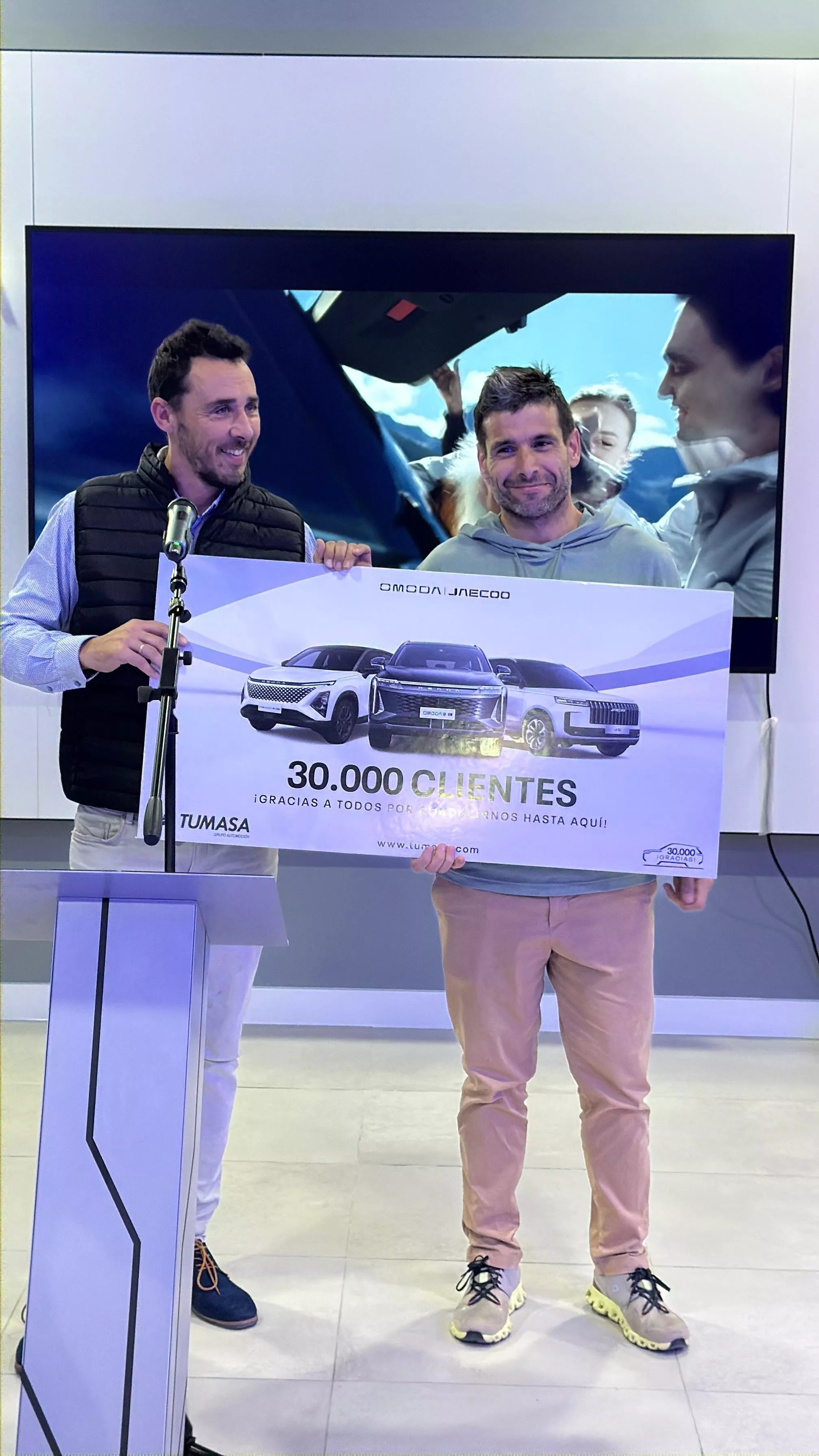 Carlos Sánchez cliente 30.000 (002)