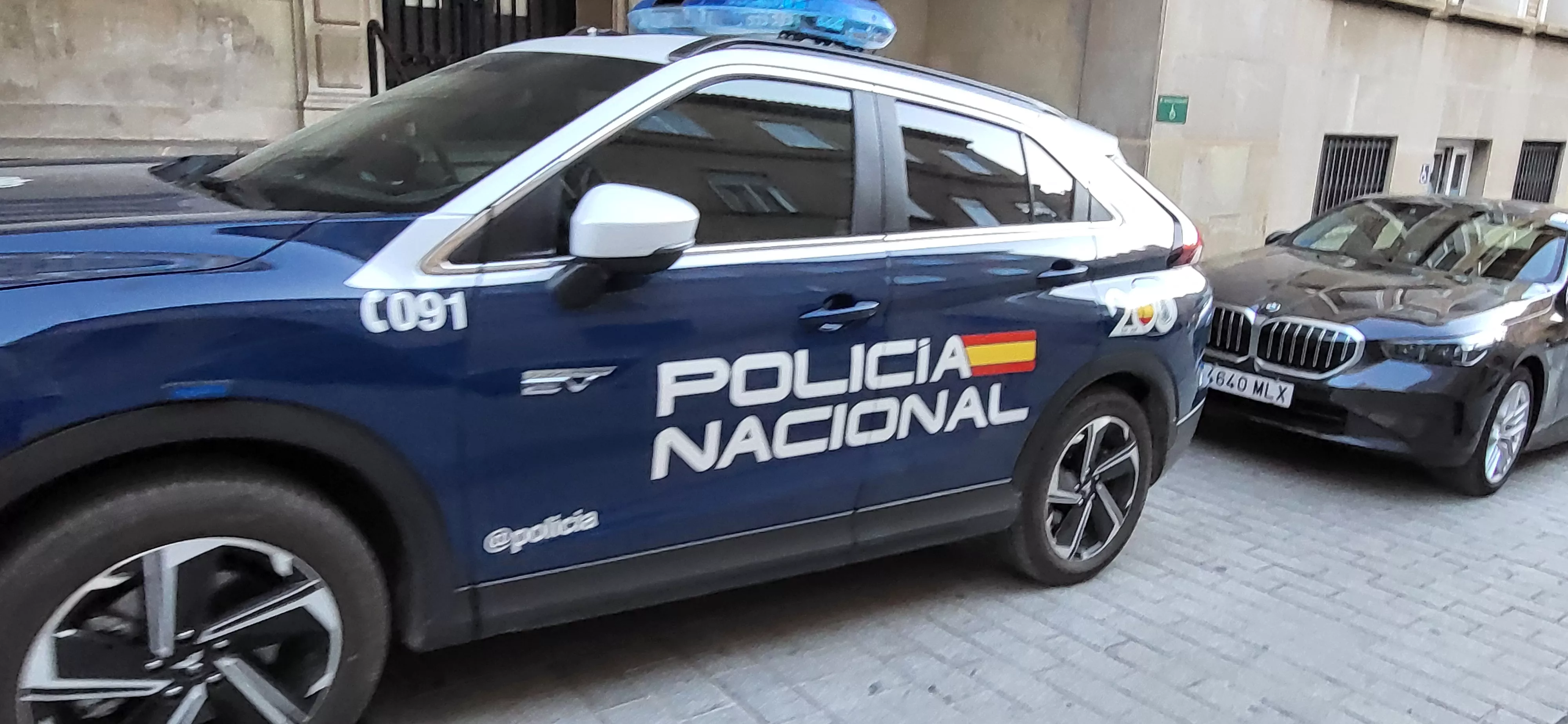 La Policía Nacional ha detenido a dos jóvenes en Huesca tras gastar 17.000 euros con una tarjeta extraviada.
