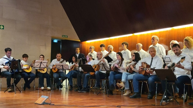 Actuación de Santa Cecilia en el acto de presentación de mairalesas y mayores. Actuación de Santa Cecilia en el acto de presentación de mairalesas y mayores.