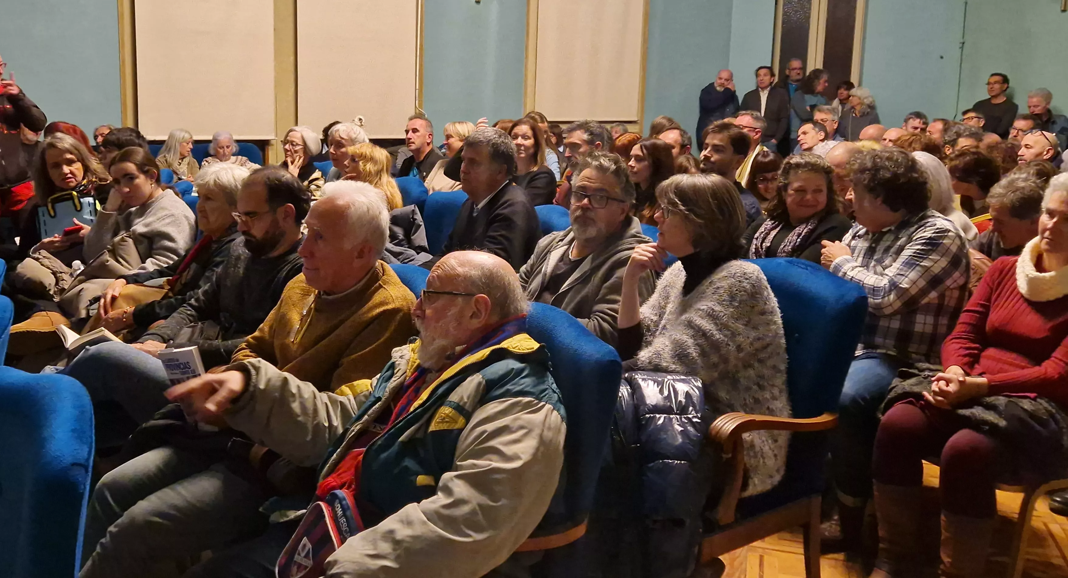 Presentación de "Los chicos de provincias somos así" de Miguel Mena sobre Los Mestizos. Foto Myriam Martínez