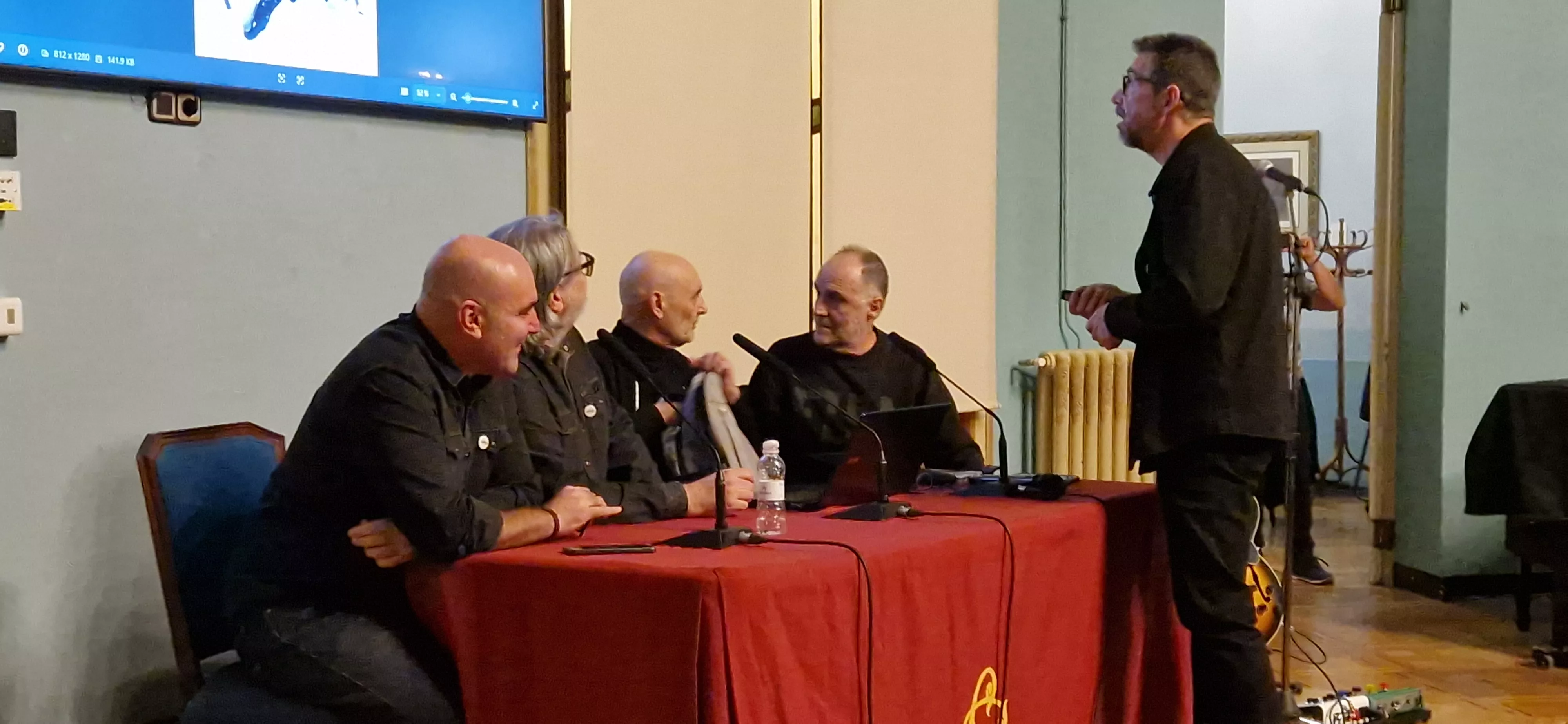 Presentación de "Los chicos de provincias somos así" de Miguel Mena sobre Los Mestizos. Foto Myriam Martínez
