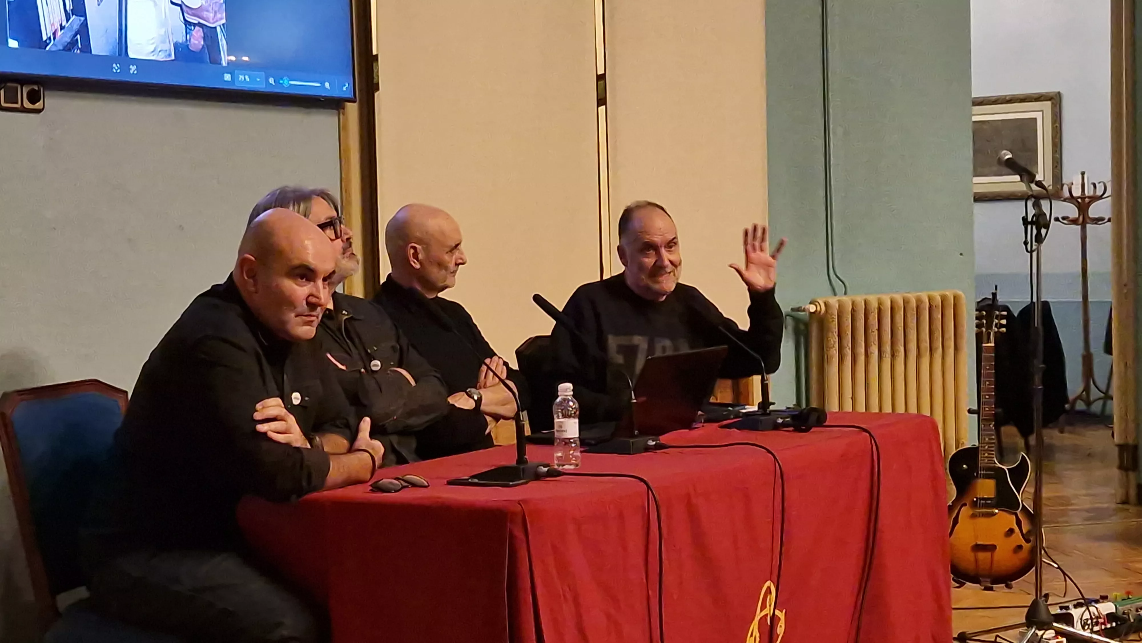 Presentación de "Los chicos de provincias somos así" de Miguel Mena sobre Los Mestizos. Foto Myriam Martínez