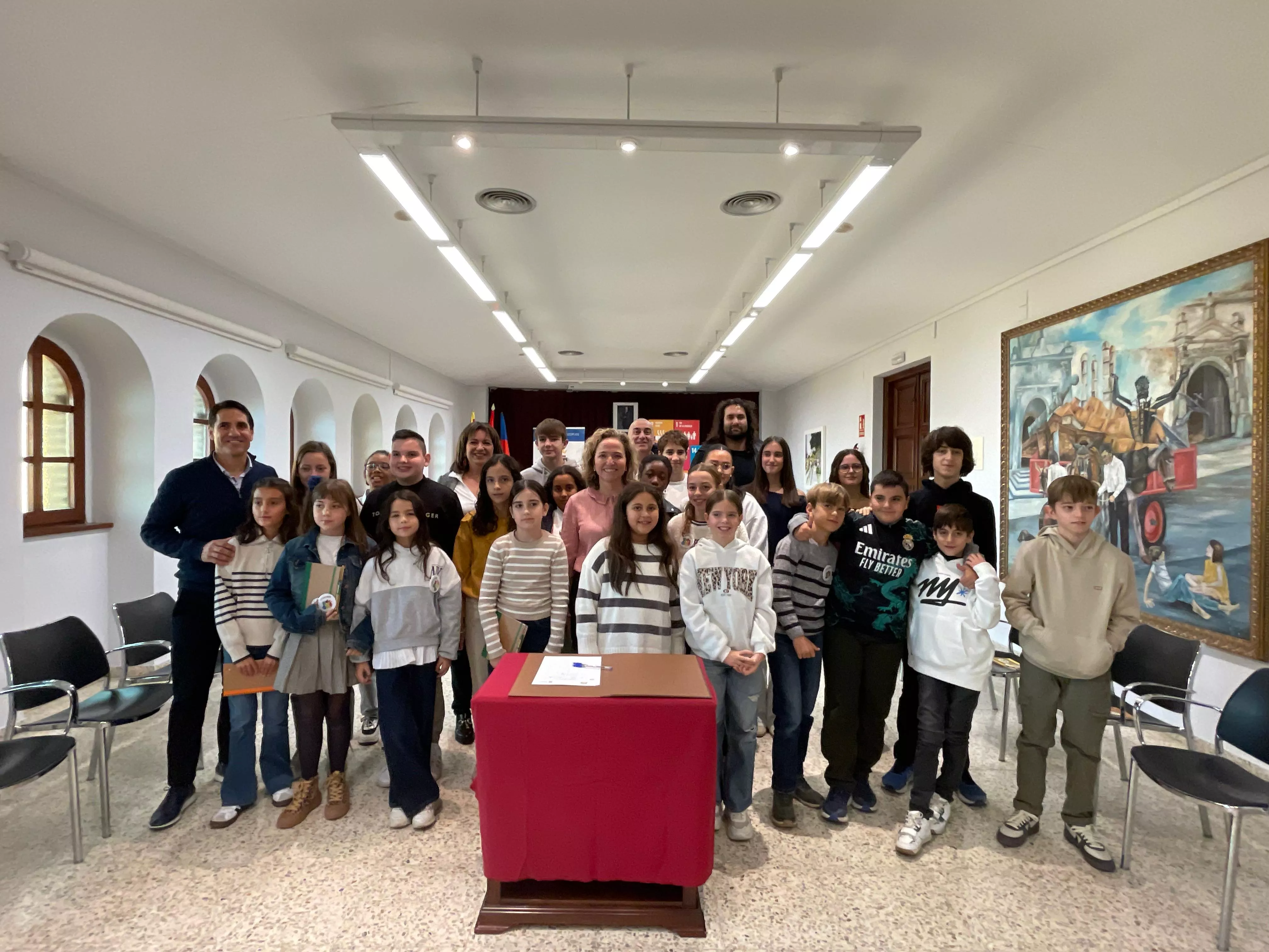 Consejo de la Infancia y la Adolescencia en Monzón con Eliseo Martín y Marta Montaner en el Ayuntamiento Consejo de la Infancia y la Adolescencia en Monzón con Eliseo Martín y Marta Montaner en el Ayuntamiento