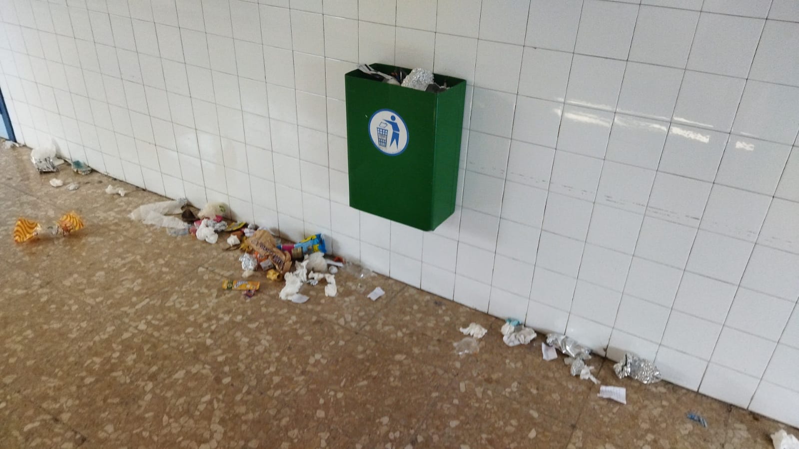 Efectos de la huelga de limpieza en el IES Pirámide y la Facultad de Ciencias de la Educación