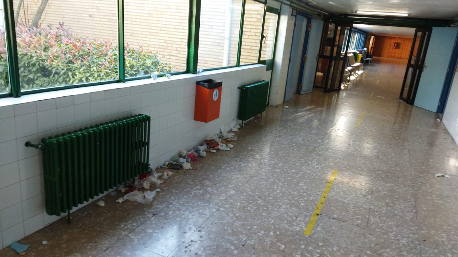 Efectos de la huelga de limpieza en el IES Pirámide y la Facultad de Ciencias de la Educación