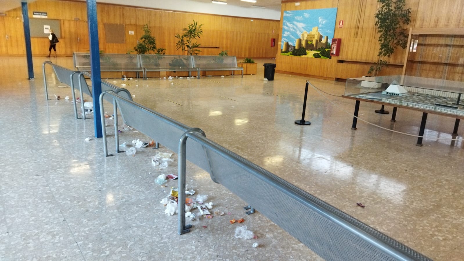 Efectos de la huelga de limpieza en el IES Pirámide y la Facultad de Ciencias de la Educación