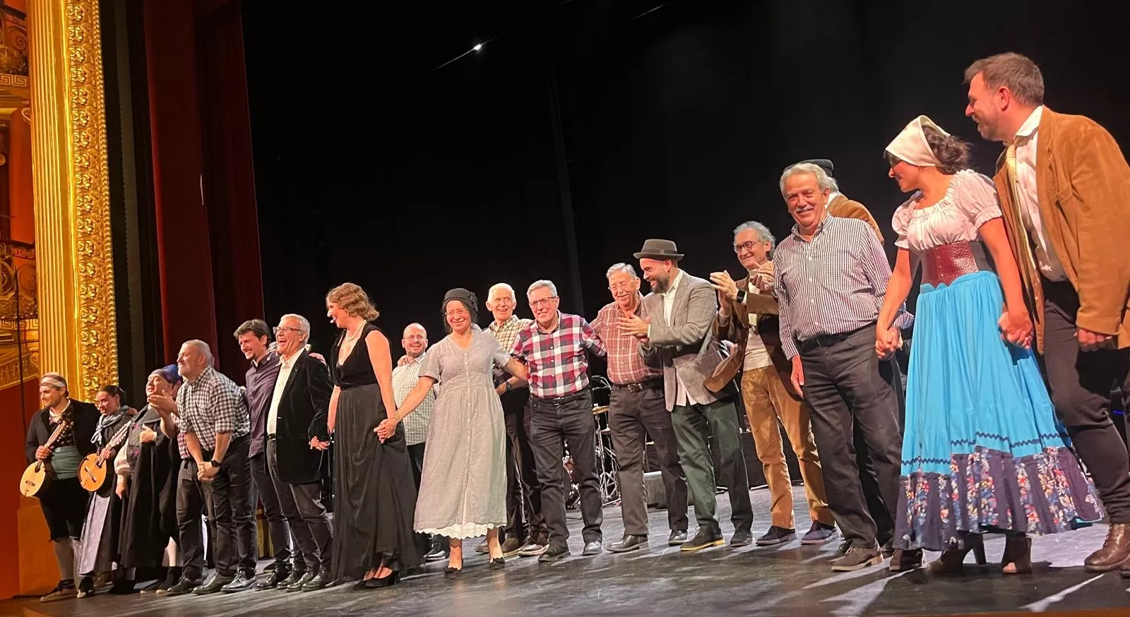 Huesca celebra el final del viaje literario y musical de “Años de vida” en el Olimpia. Foto Mercedes Manterola