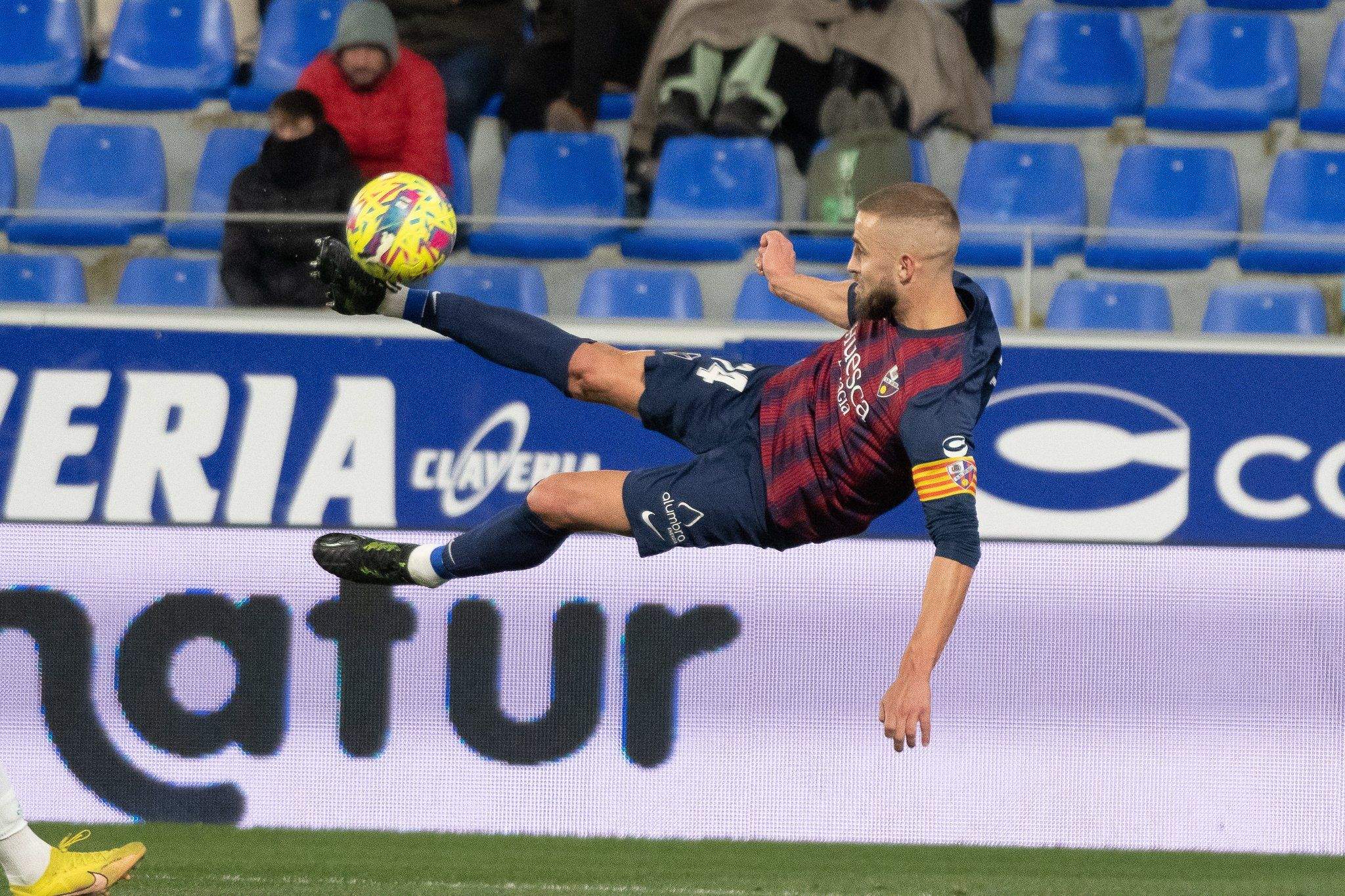 Jorge Pulido, con su remate de tijera, anotó el tanto del empate ante el Oviedo. Foto: SD Huesca