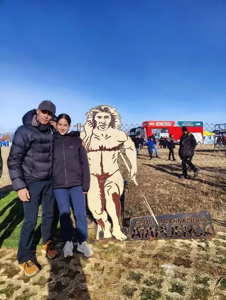 José Mari Lacoma y Clara Lacoma, en el cross de Atapuerca. José Mari Lacoma y Clara Lacoma, en el cross de Atapuerca.