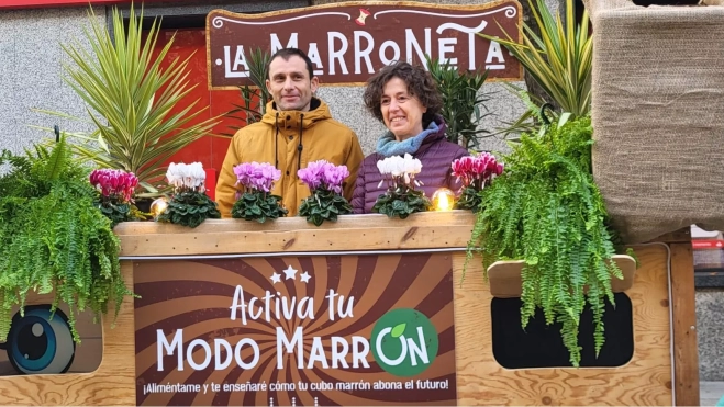 Tomás Gracia y Teresa Viu en La Marroneta instalada en la plaza Concepción Arenal.