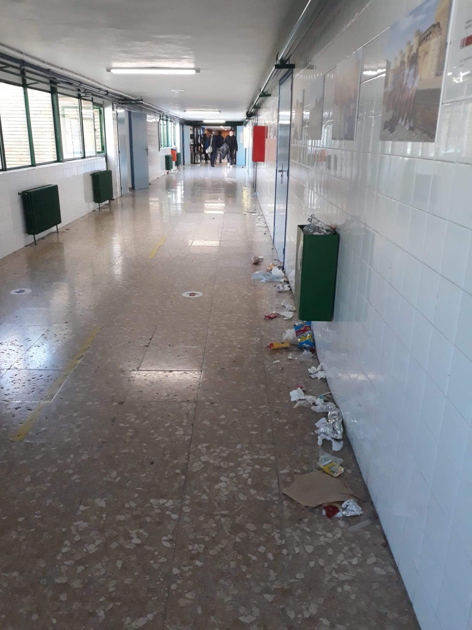 Suciedad en el IES Pirámide de Huesca