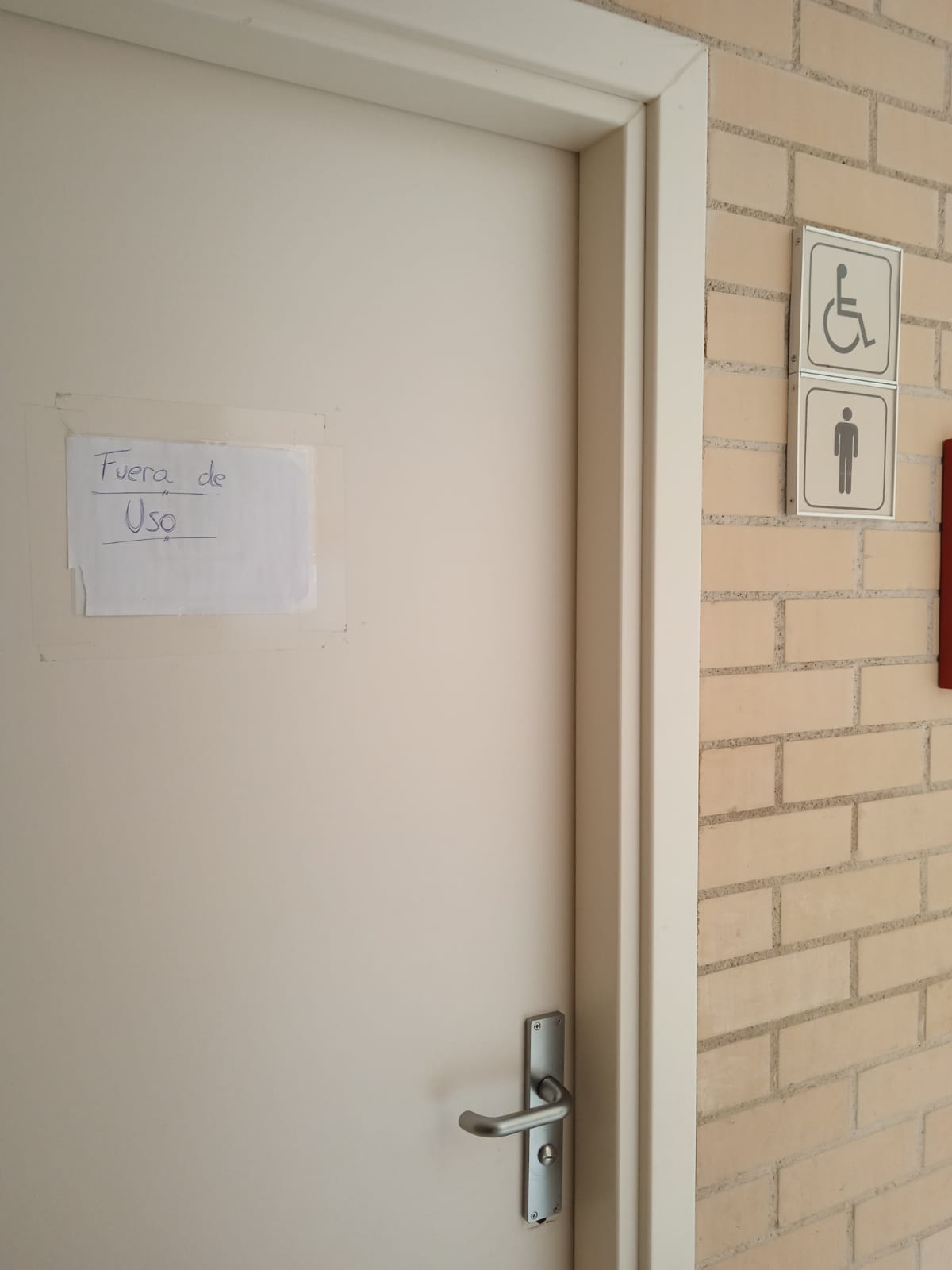 Suciedad en el IES Pirámide de Huesca