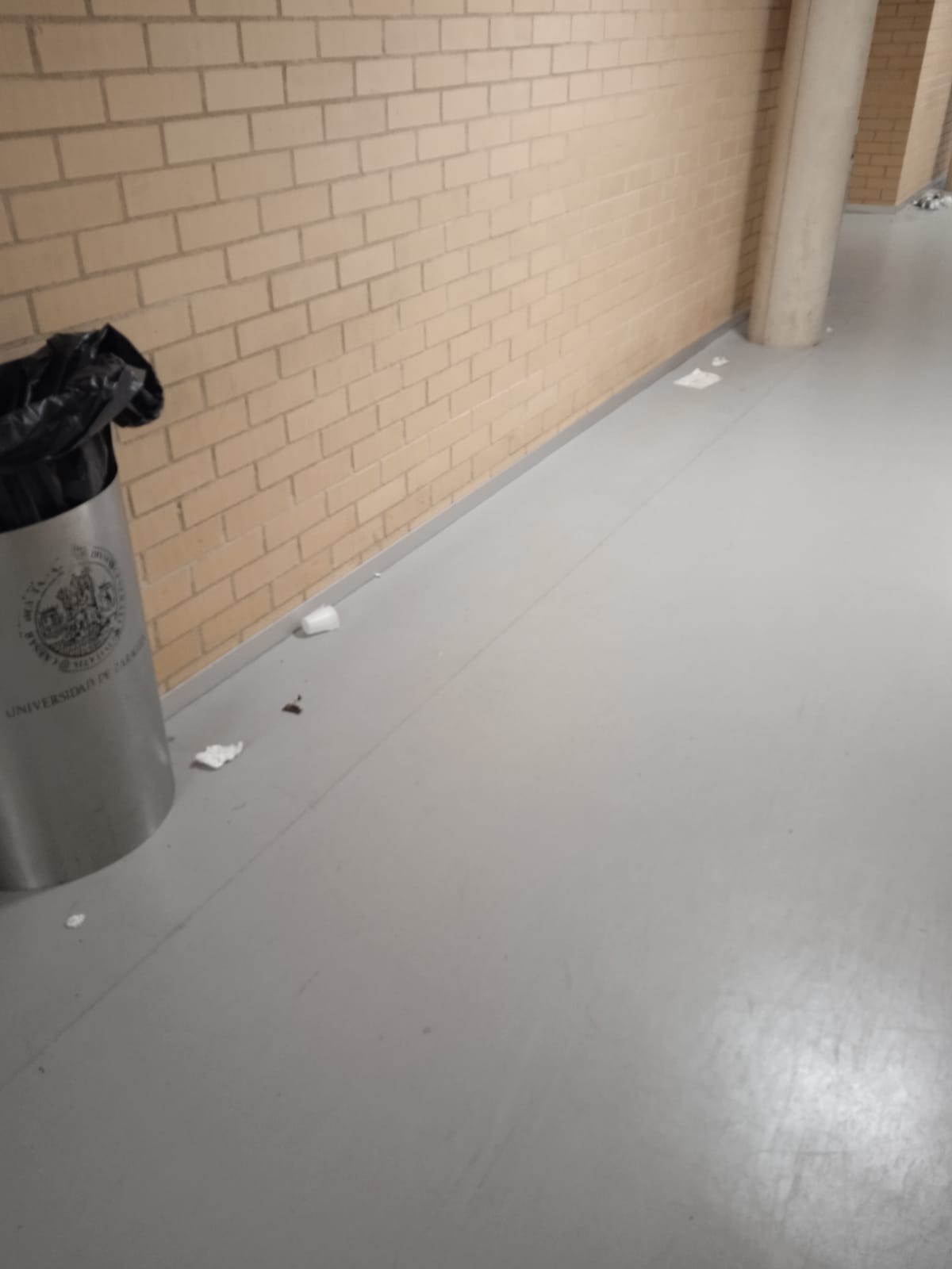 Suciedad en el IES Pirámide de Huesca