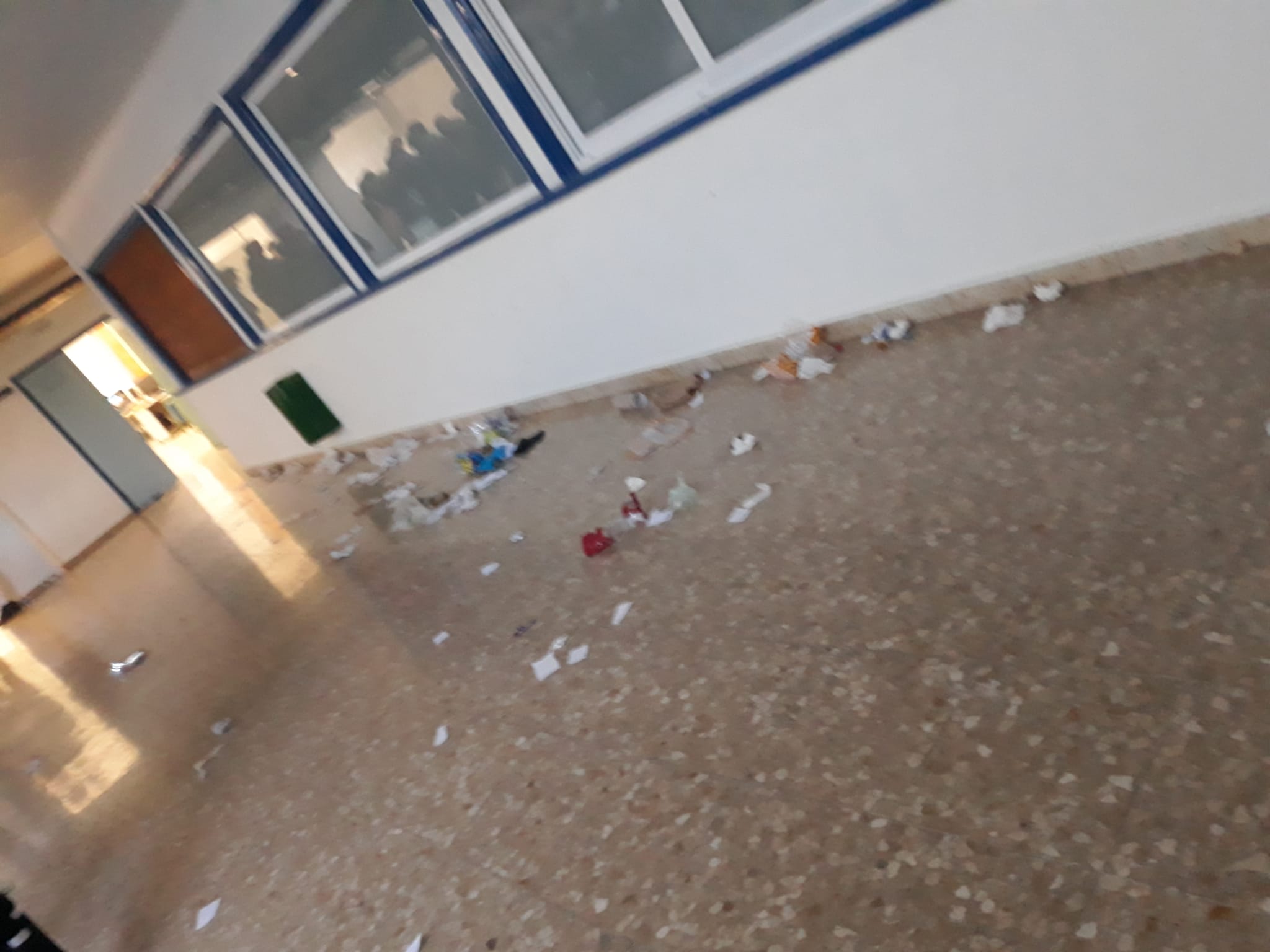 Suciedad en el IES Pirámide de Huesca