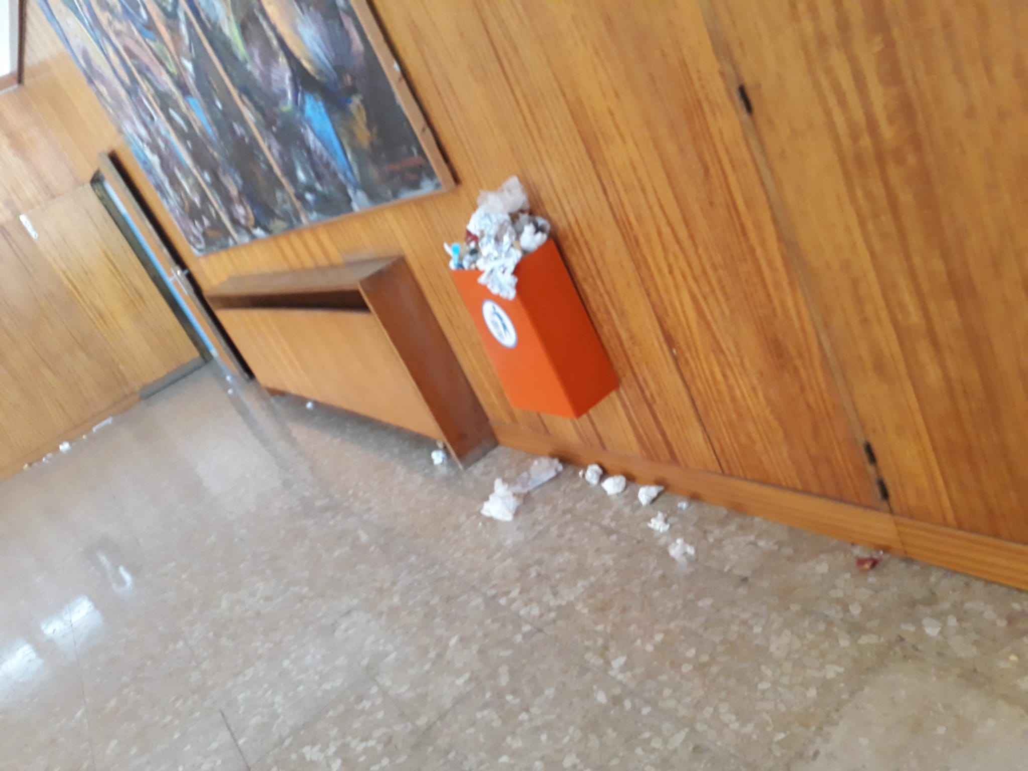 Suciedad en el IES Pirámide de Huesca