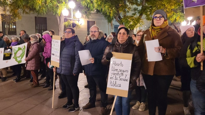 Asistentes a la concentración del 25M en Huesca. Foto Mercedes Manterola