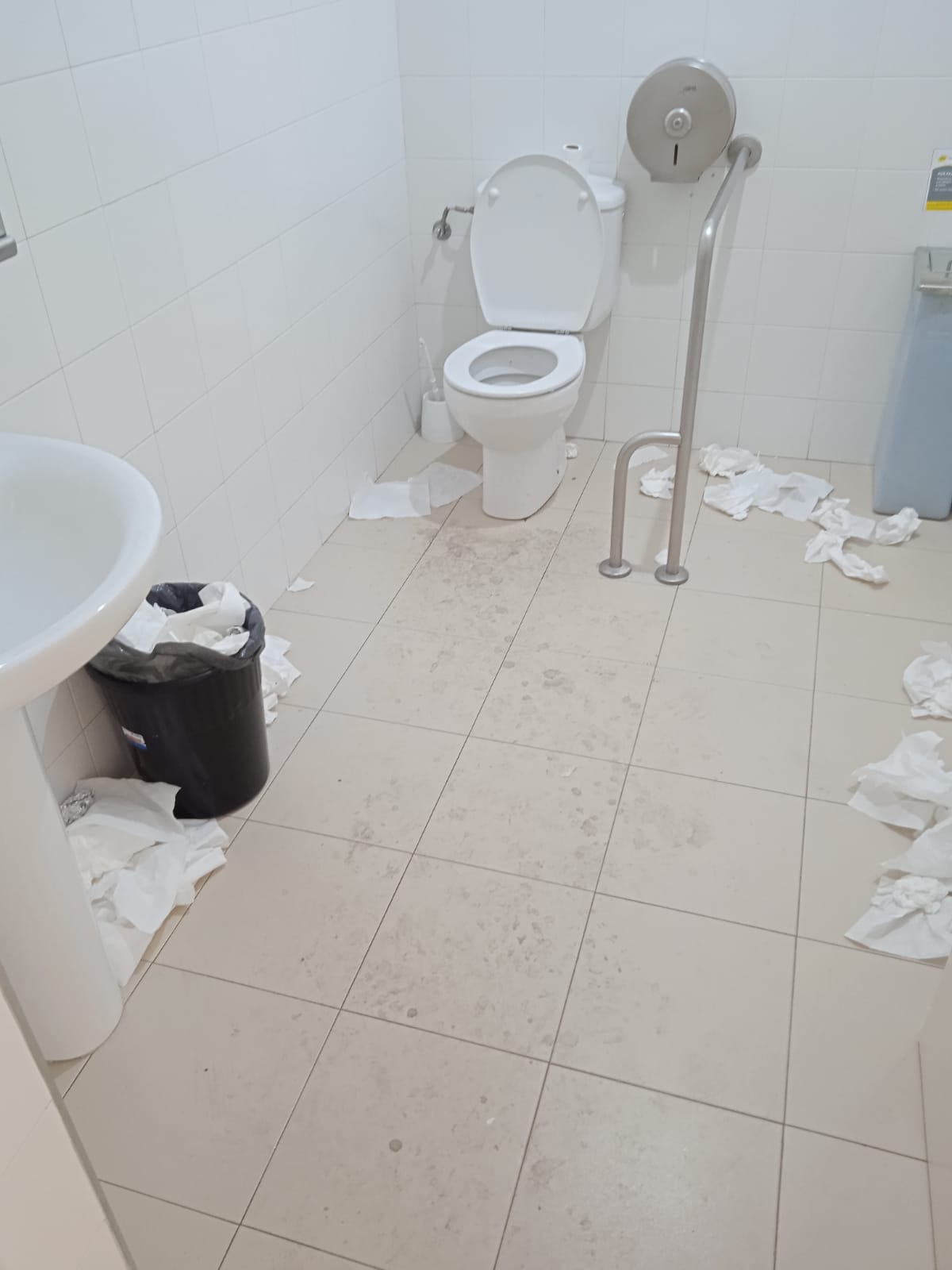 Suciedad en el IES Pirámide de Huesca