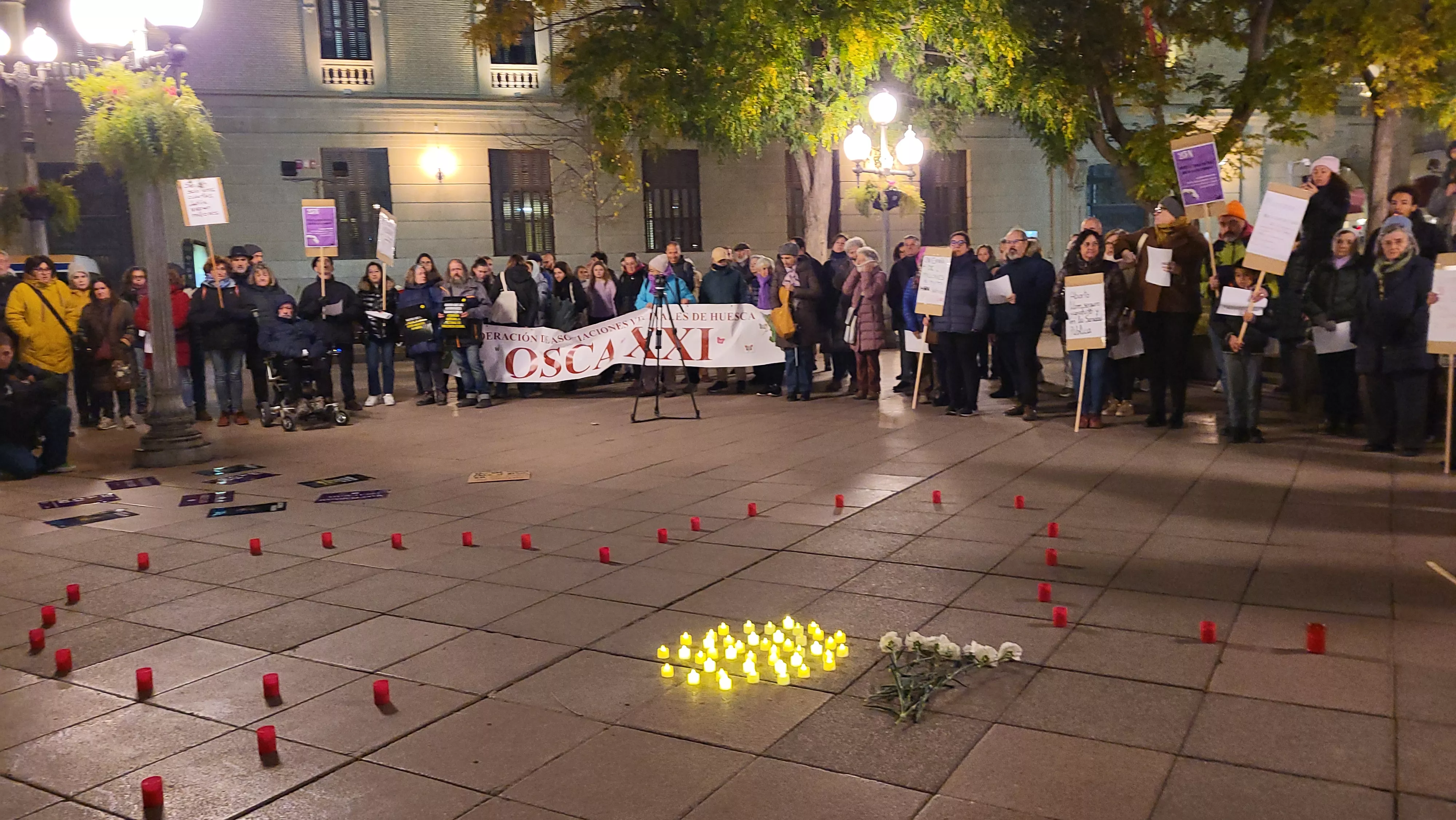 Concentración del Día Internacional contra la Violencia contra las Mujeres en Huesca. Foto Mercedes Manterola