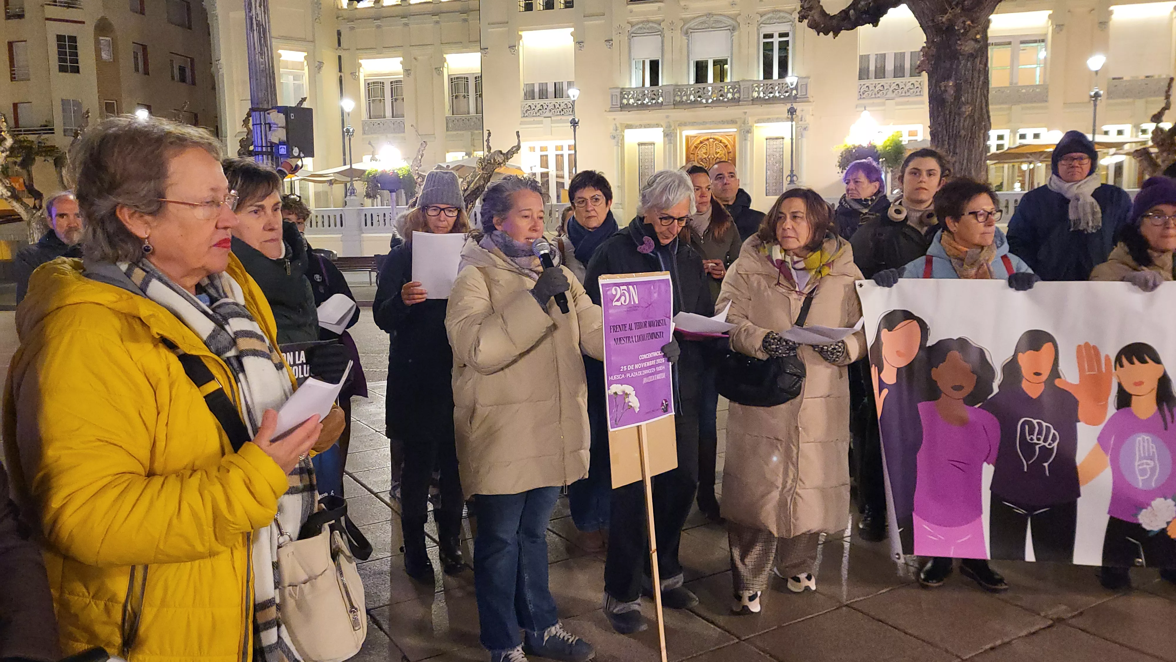 Concentración del Día Internacional contra la Violencia contra las Mujeres en Huesca. Foto Mercedes Manterola