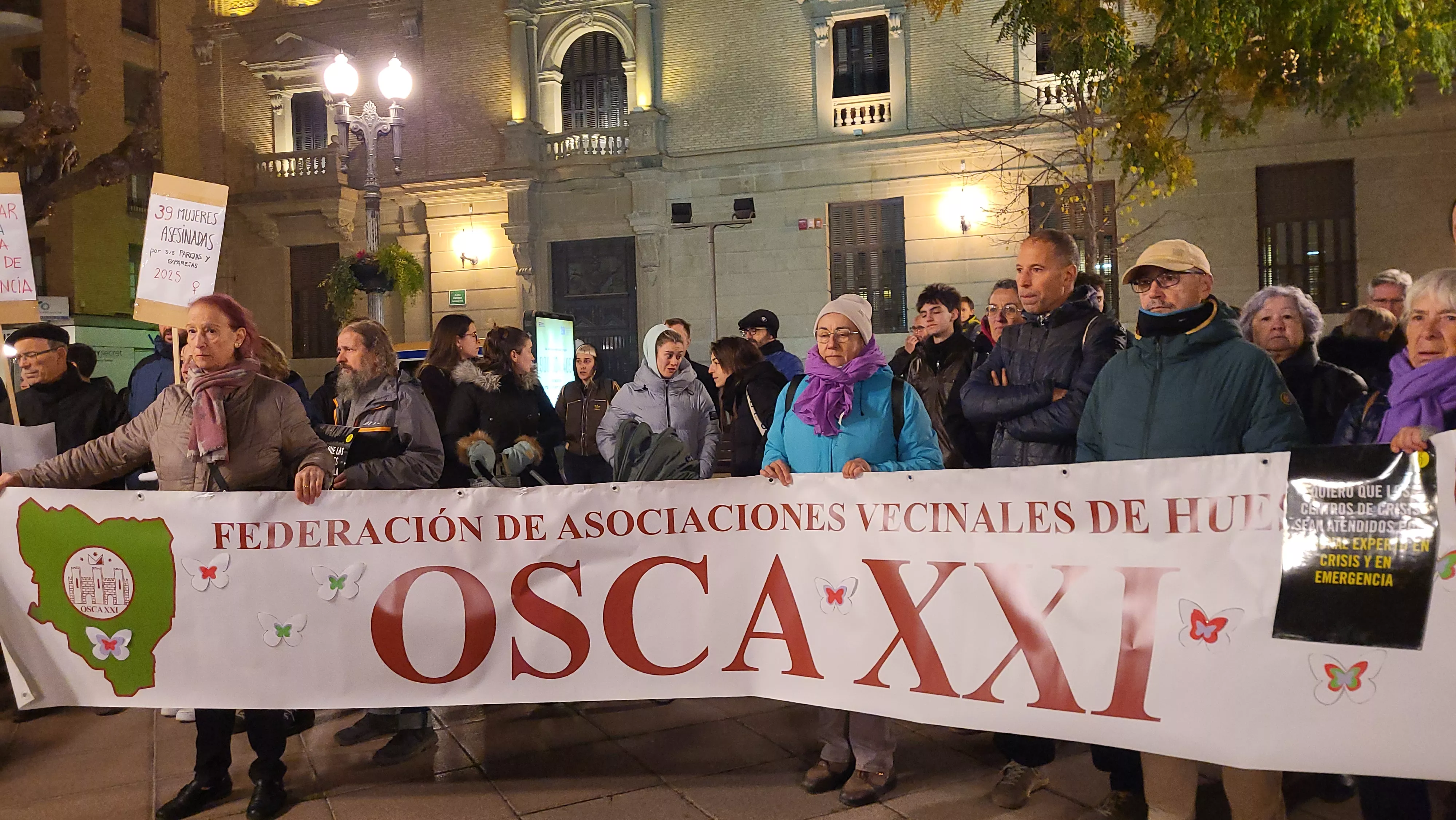 Concentración del Día Internacional contra la Violencia contra las Mujeres en Huesca. Foto Mercedes Manterola