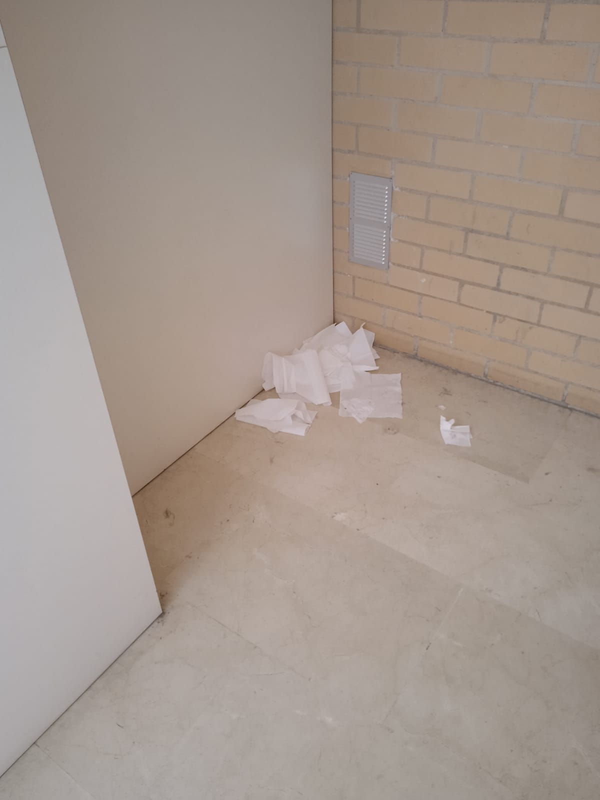 Suciedad en el IES Pirámide de Huesca