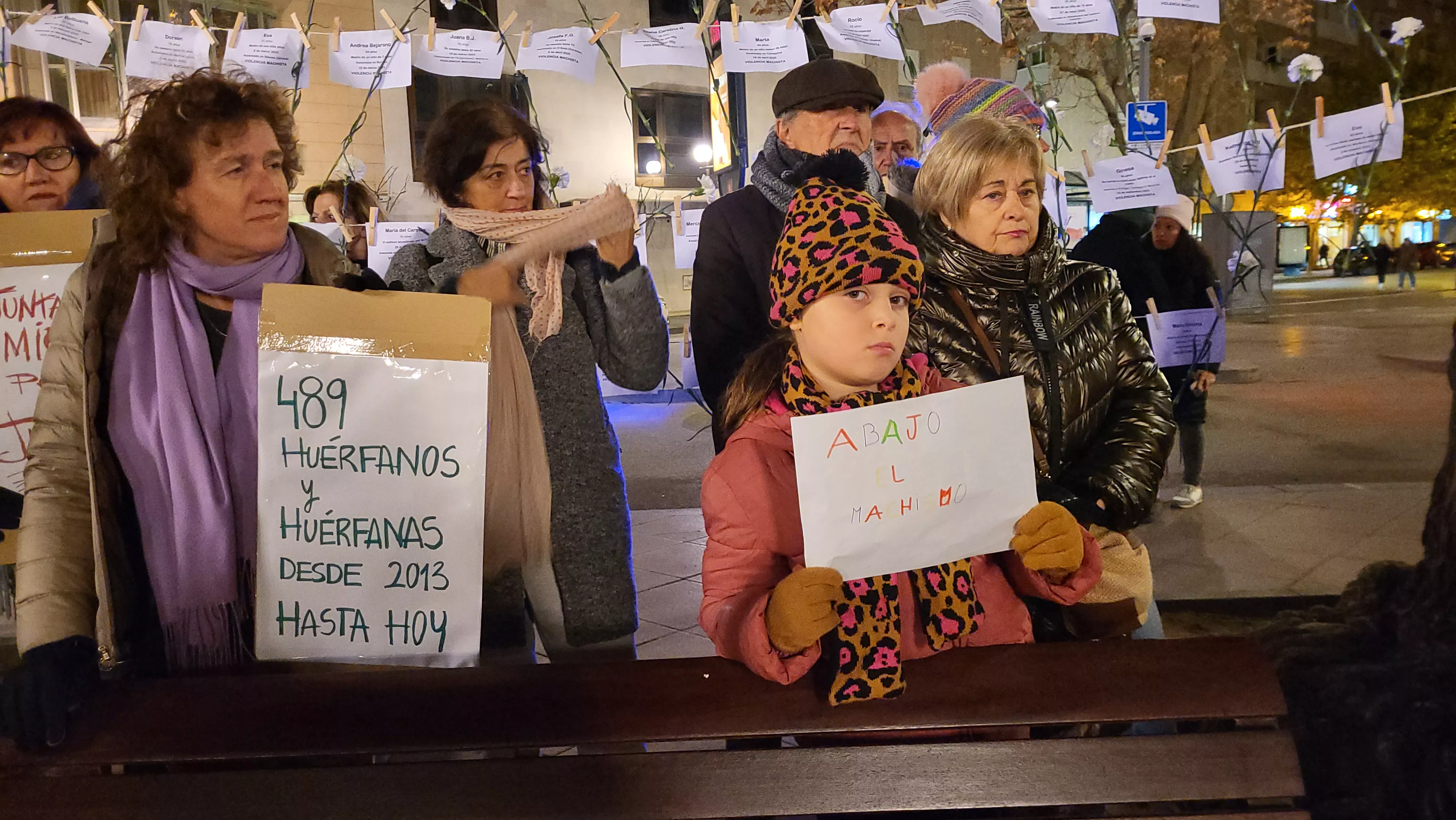 Concentración del Día Internacional contra la Violencia contra las Mujeres en Huesca. Foto Mercedes Manterola