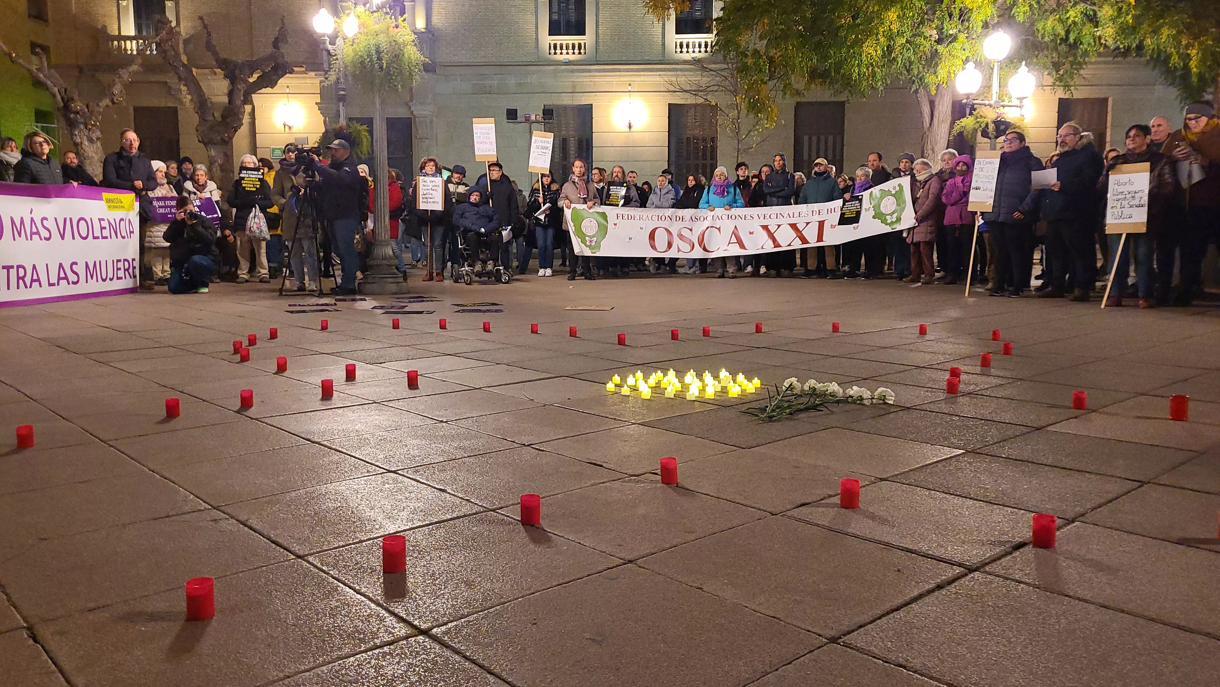 Concentración del Día Internacional contra la Violencia contra las Mujeres en Huesca. Foto Mercedes Manterola