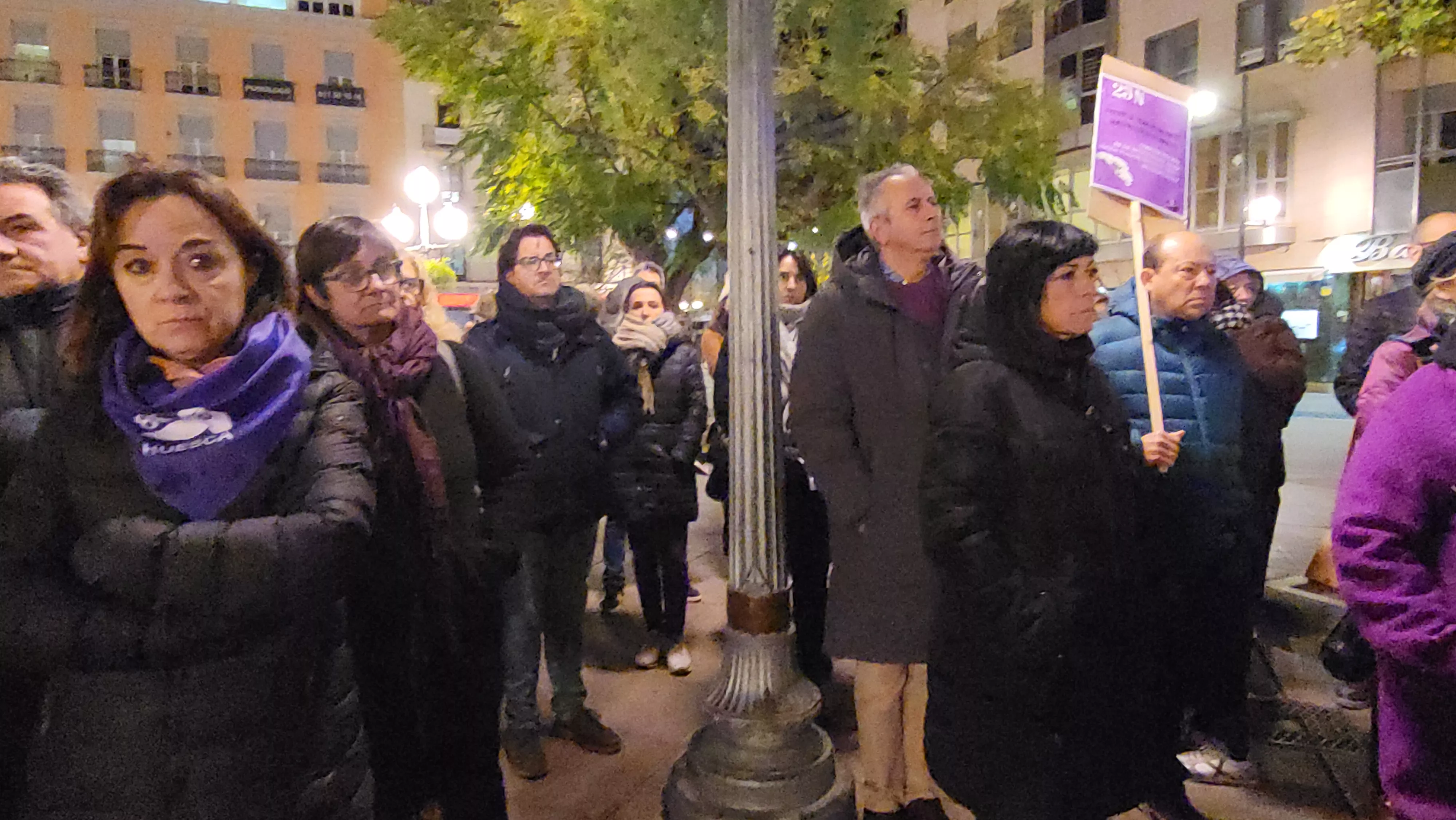 Concentración del Día Internacional contra la Violencia contra las Mujeres en Huesca. Foto Mercedes Manterola