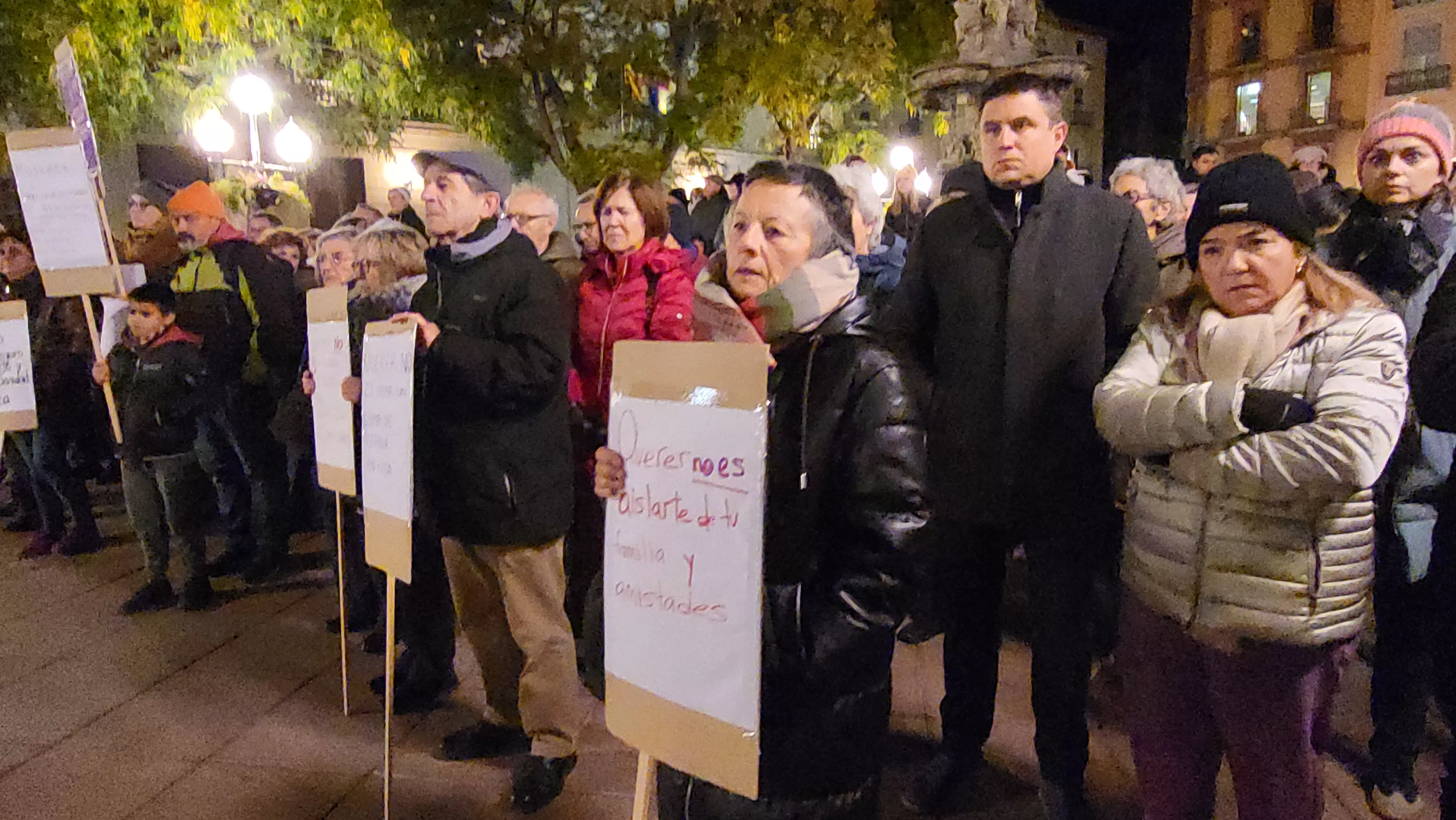 Concentración del Día Internacional contra la Violencia contra las Mujeres en Huesca. Foto Mercedes Manterola