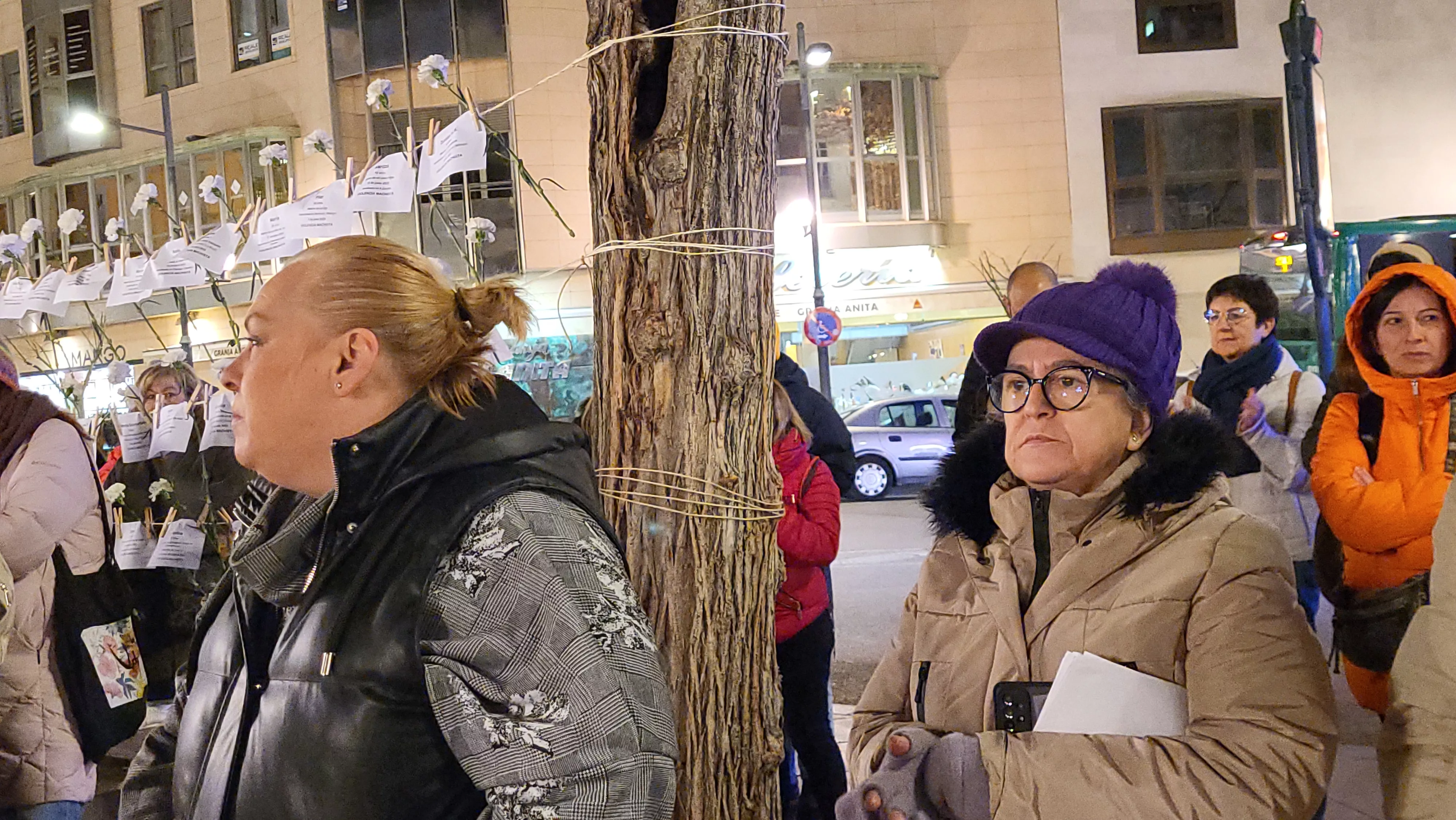 Concentración del Día Internacional contra la Violencia contra las Mujeres en Huesca. Foto Mercedes Manterola