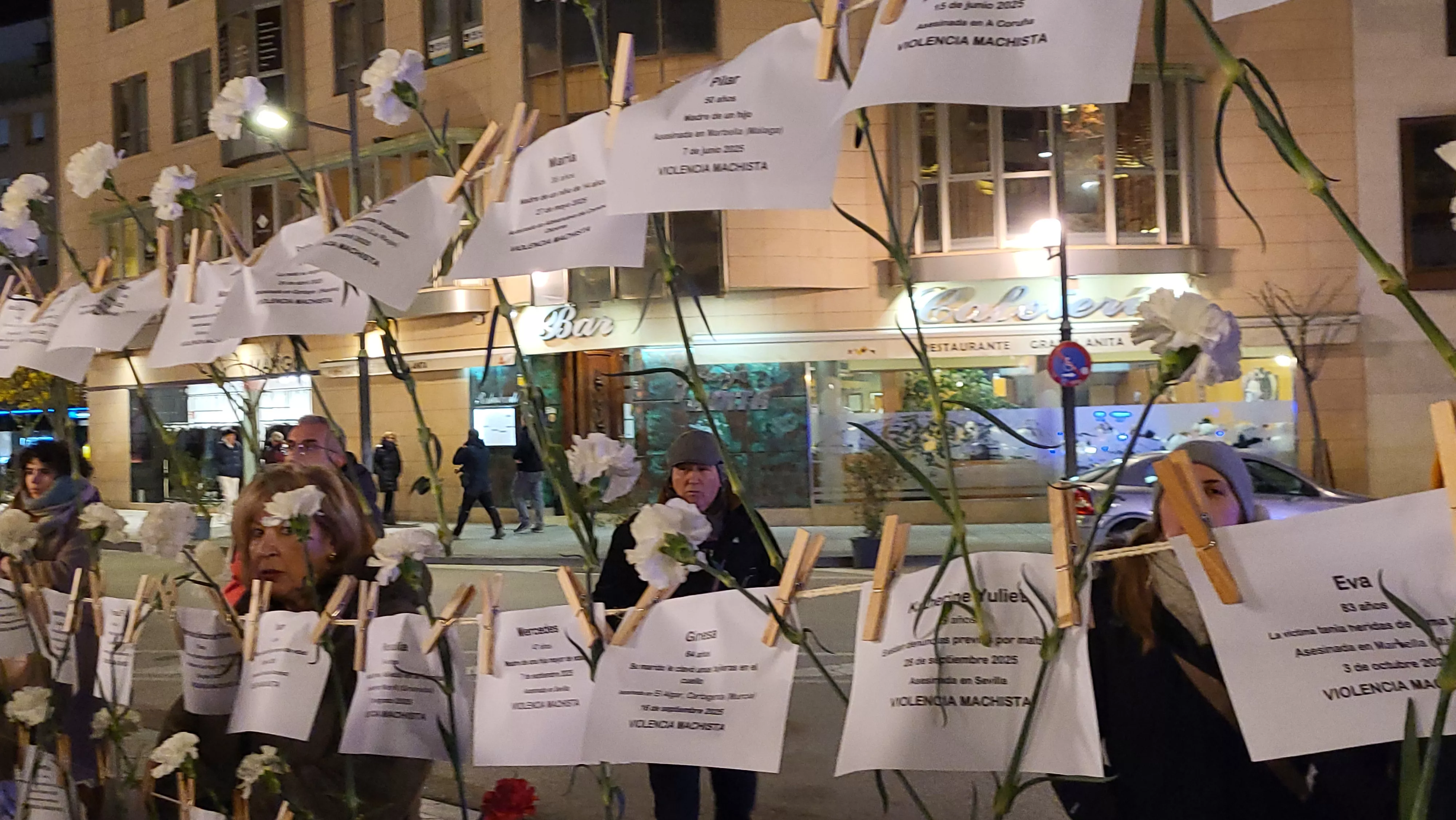 Concentración del Día Internacional contra la Violencia contra las Mujeres en Huesca. Foto Mercedes Manterola