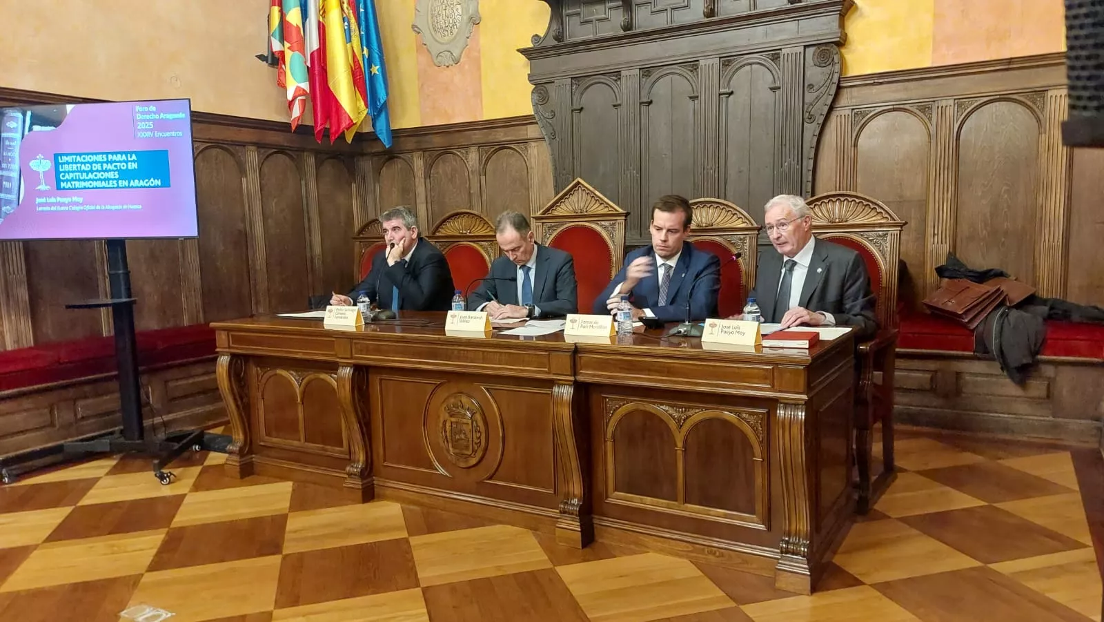 Participantes en el Foro de Derecho Aragonés en el Ayuntamiento de Huesca Participantes en el Foro de Derecho Aragonés en el Ayuntamiento de Huesca