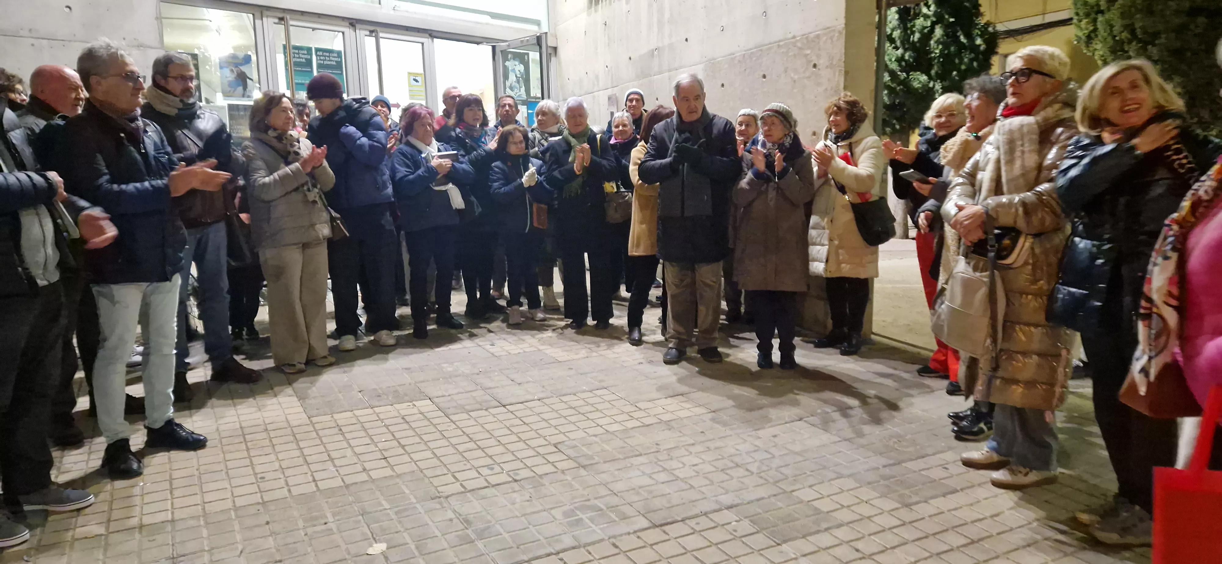 Nueva concentración por la Biblioteca Ramón J. Sender. Foto Myriam Martínez