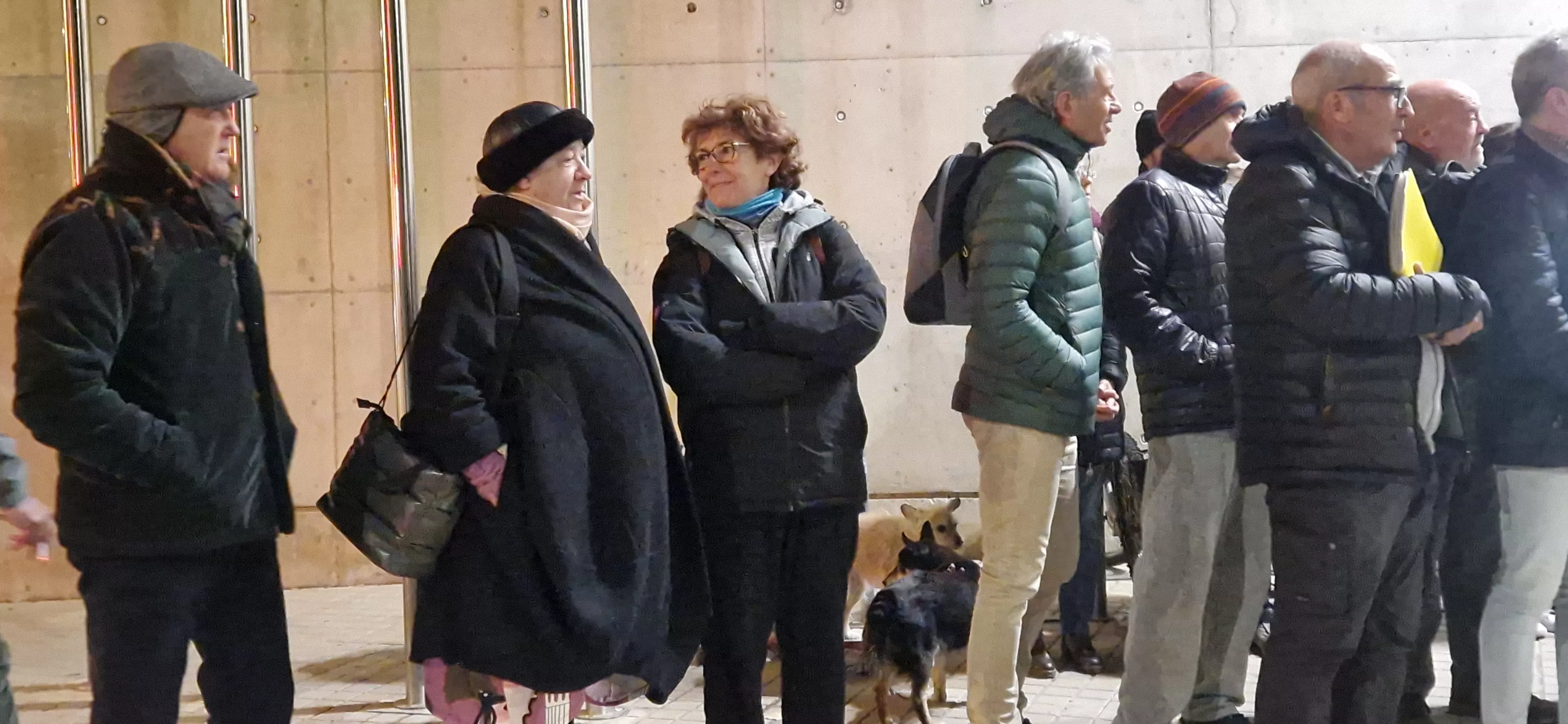 Nueva concentración por la Biblioteca Ramón J. Sender. Foto Myriam Martínez