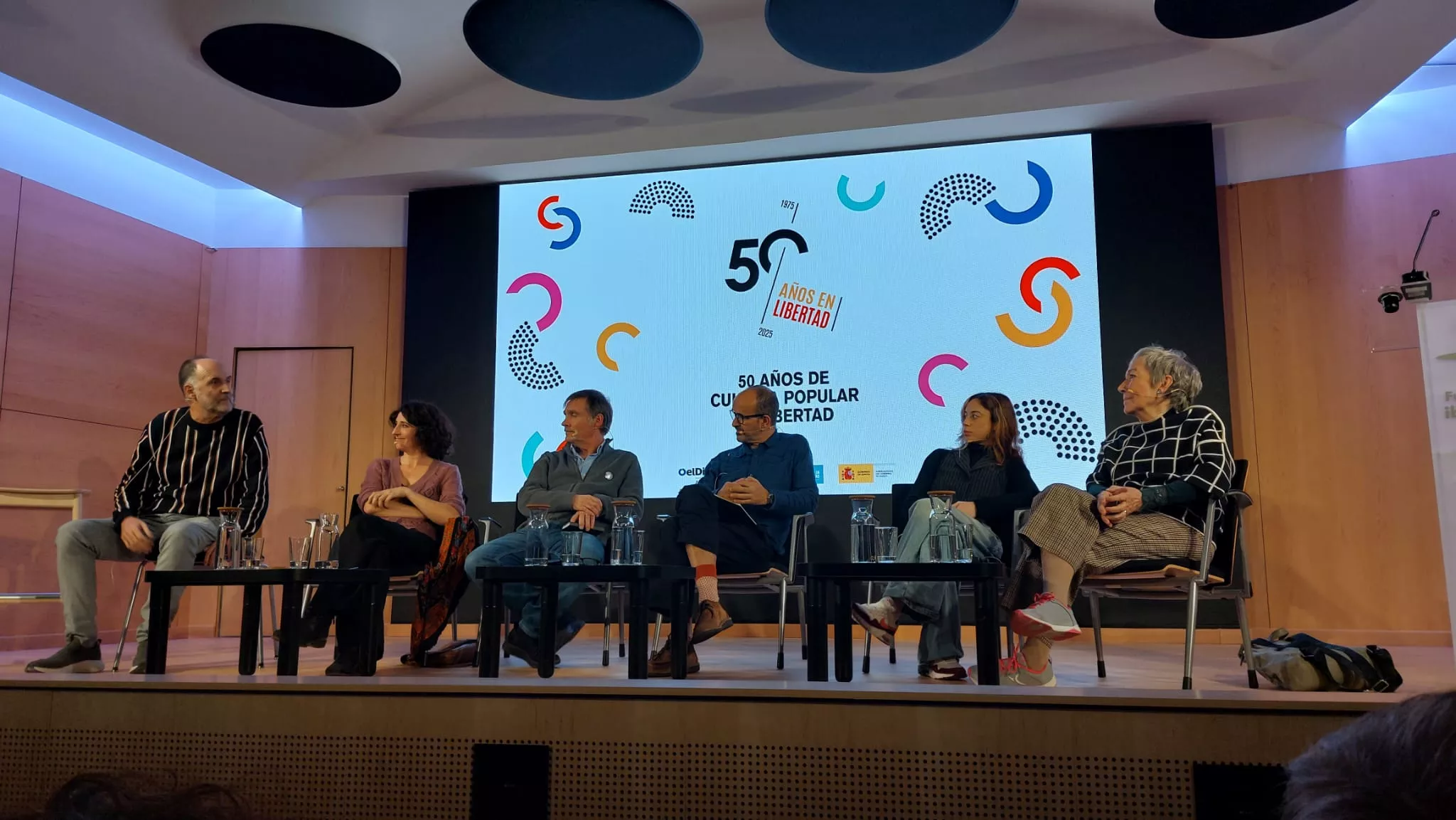 Luis Lles, Lucía Camón, Víctor Juan, Santiago Paniagua, Lassi.O y María José Moreno, en la mesa 50 años de Cultura Popular y Libertad